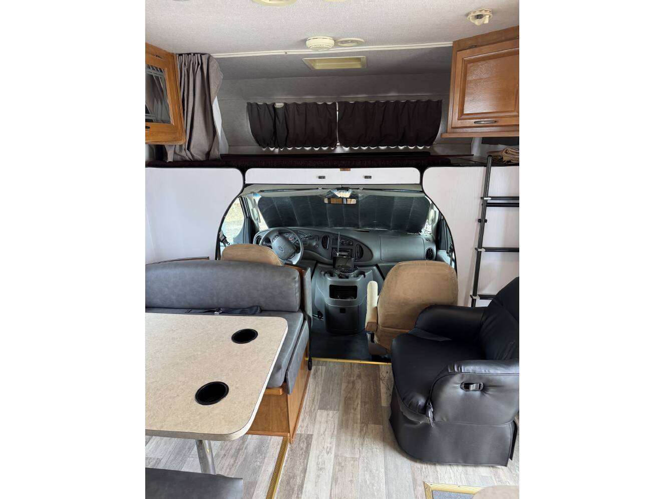 A photo of this 2005 Fleetwood TIOGA 26Q