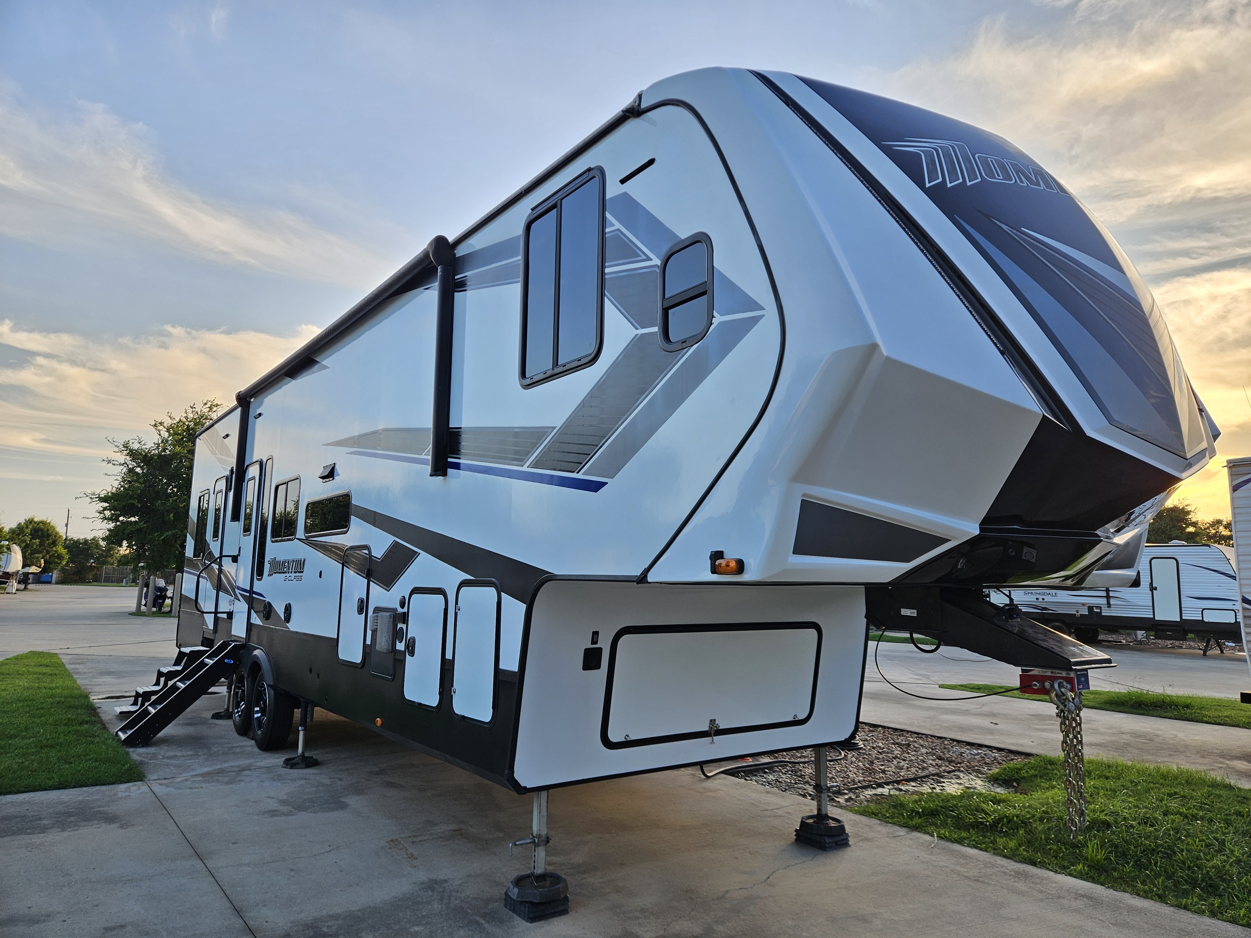 2021 Grand Design MOMENTUM G-CLASS 353G RV
