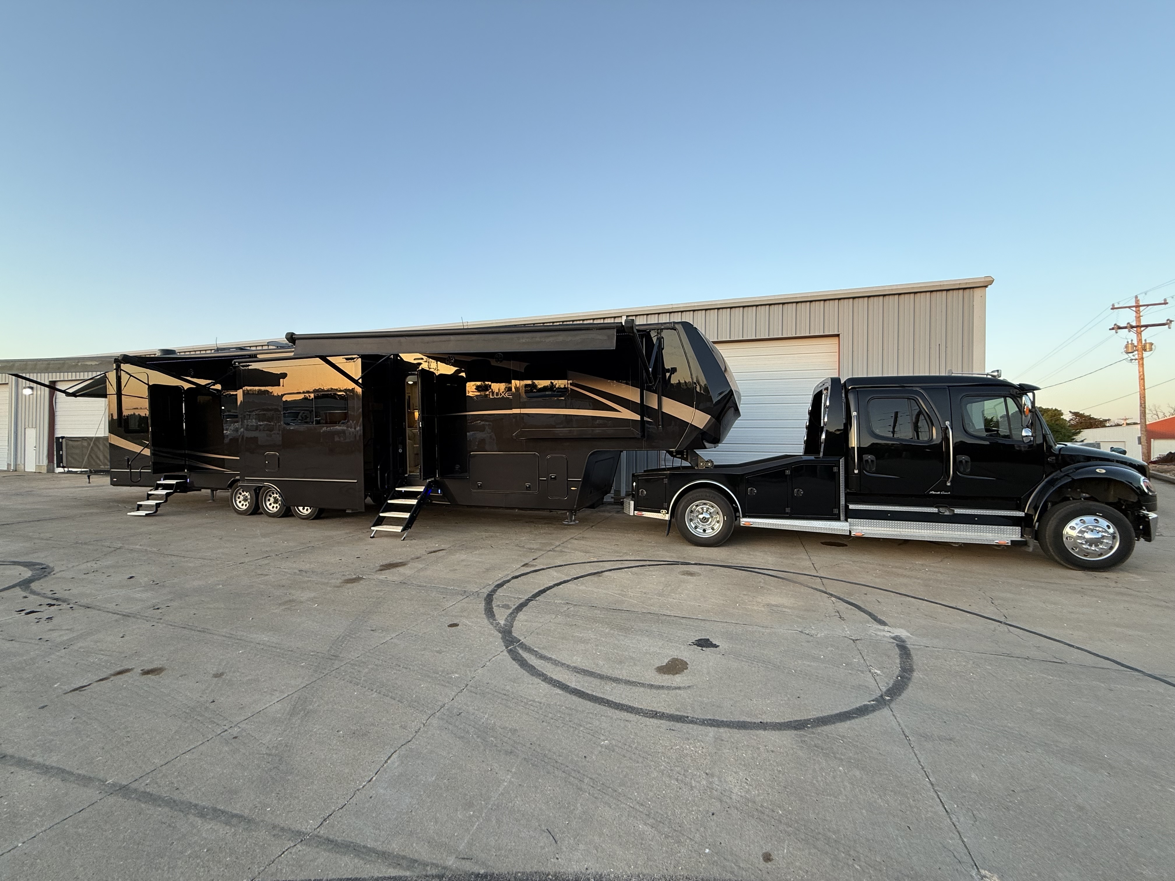 2023 Luxe TOY HAULER 48FB RV
