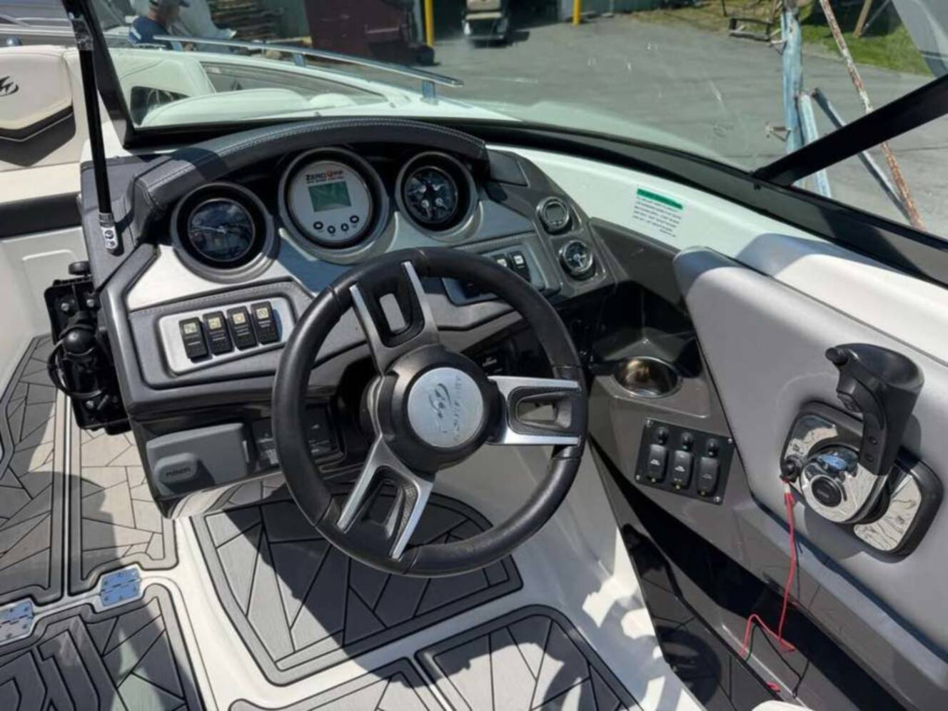 A photo of this 2016 Monterey 218SS surf