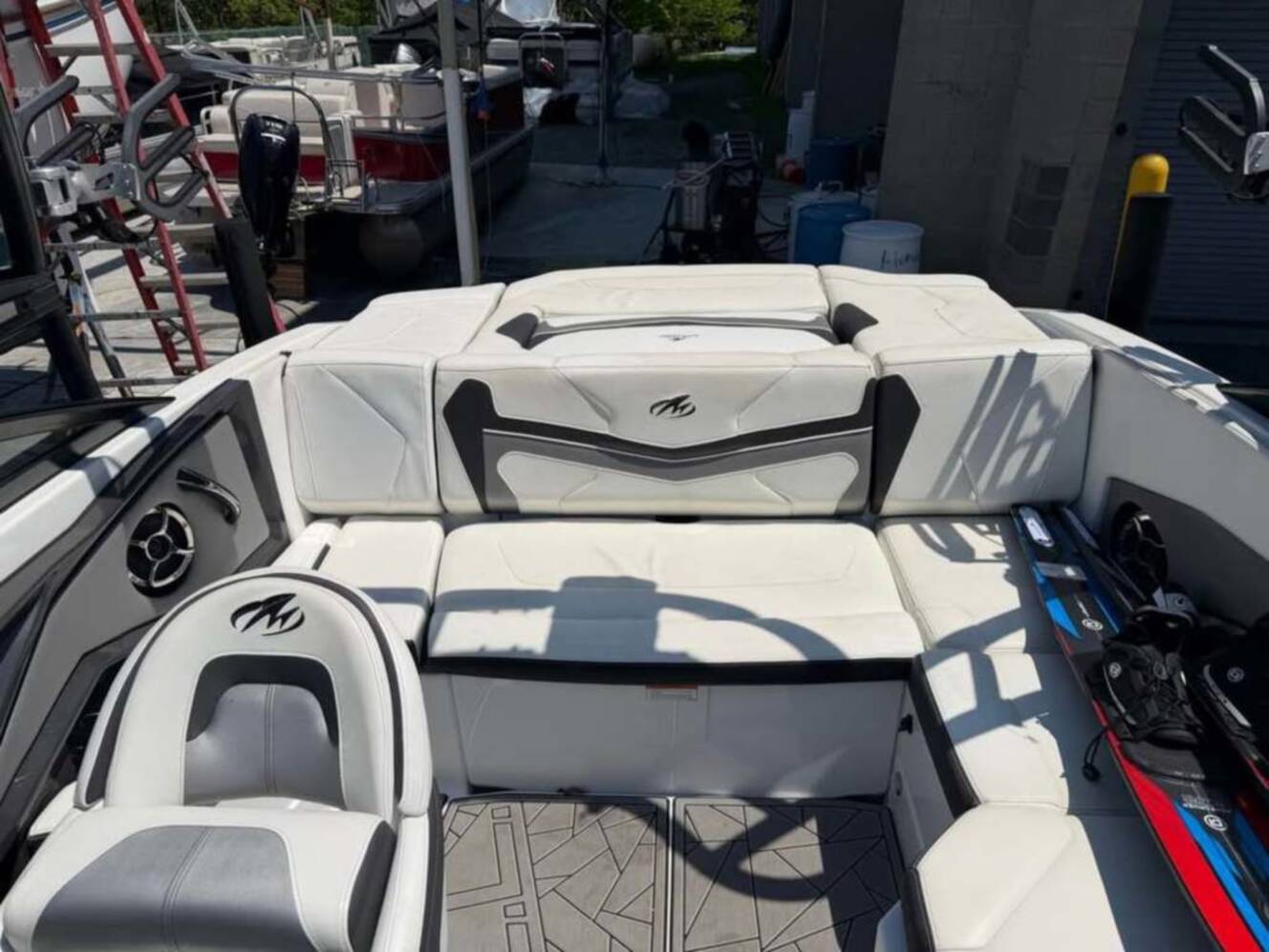 A photo of this 2016 Monterey 218SS surf