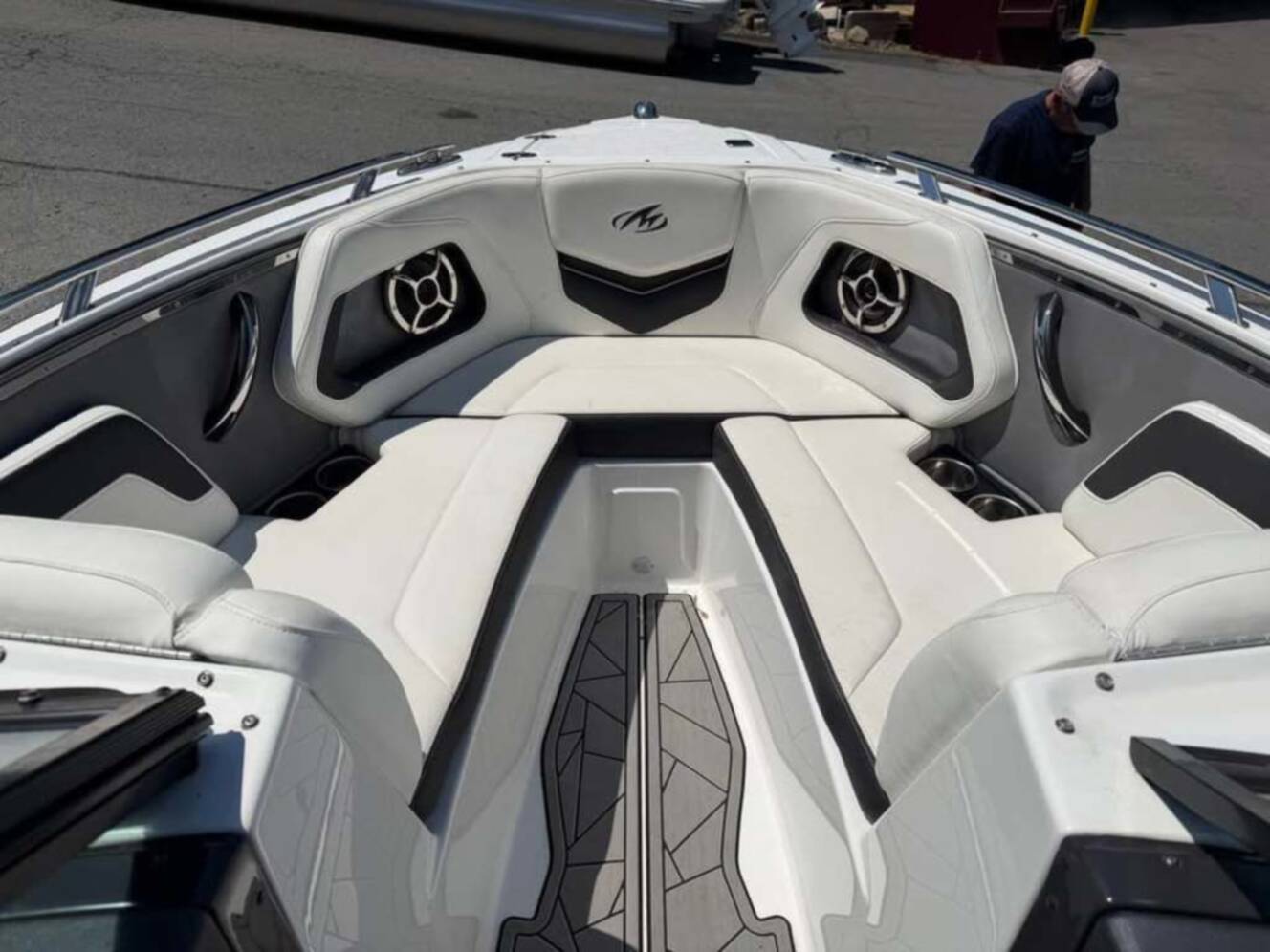 A photo of this 2016 Monterey 218SS surf
