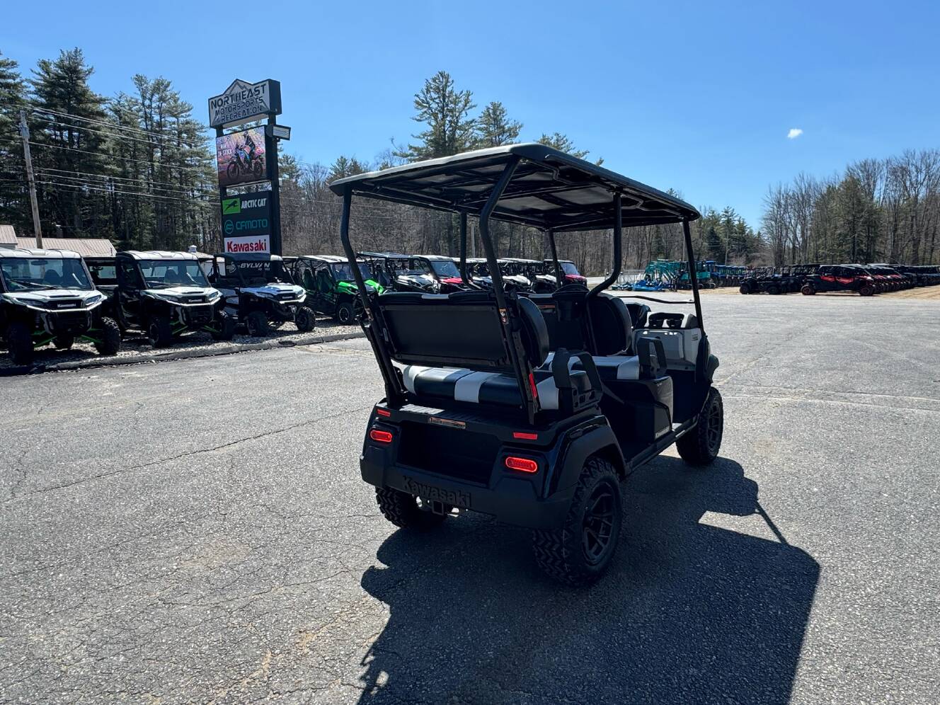 A photo of this 2025 Kawasaki NAV® 4e LE