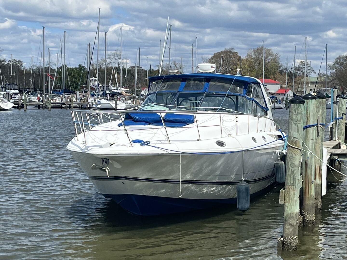 1998 Cruisers Yachts 4270 in deale MD