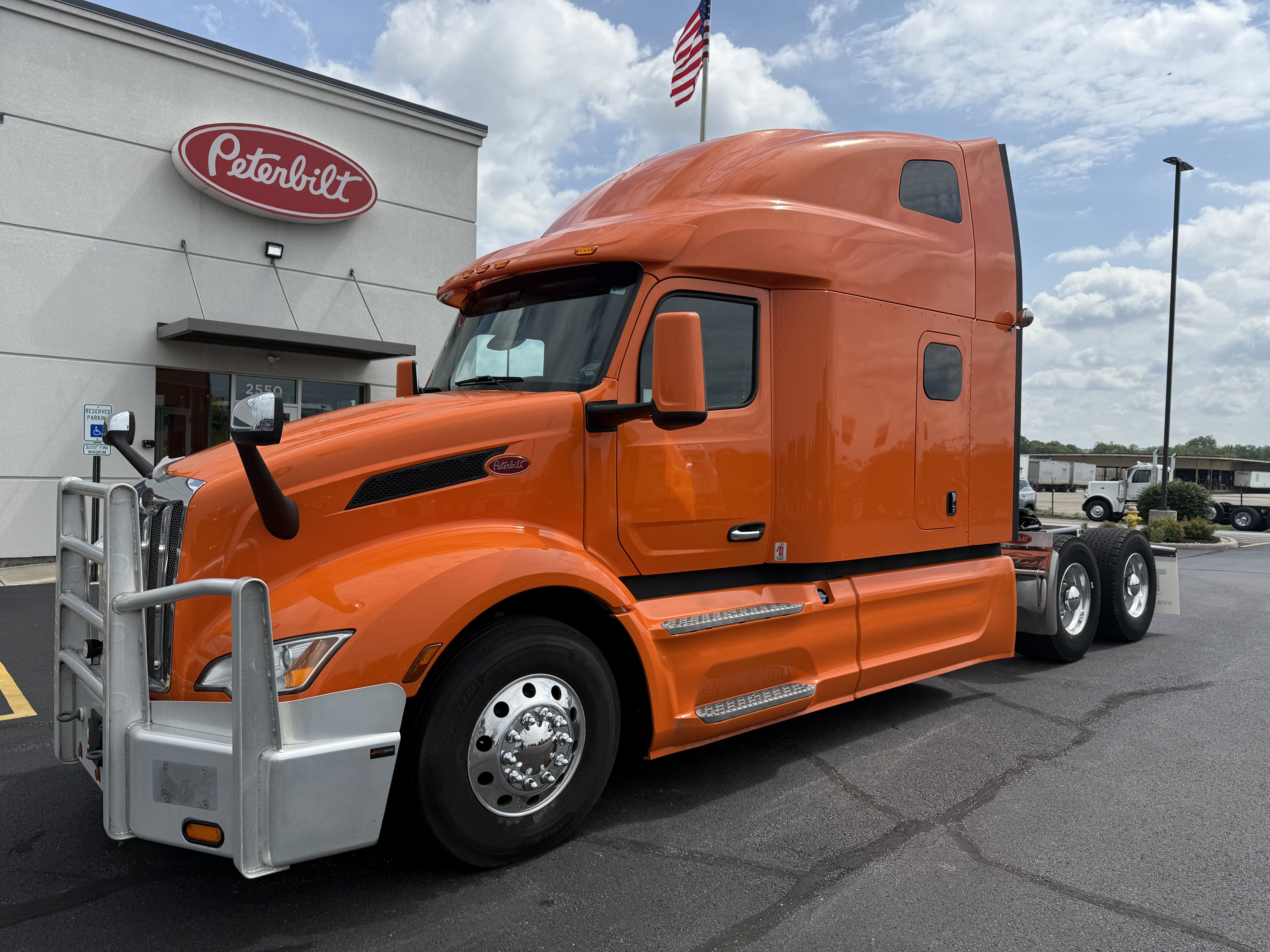 2023 PETERBILT 579 in Jeffersonville, IN