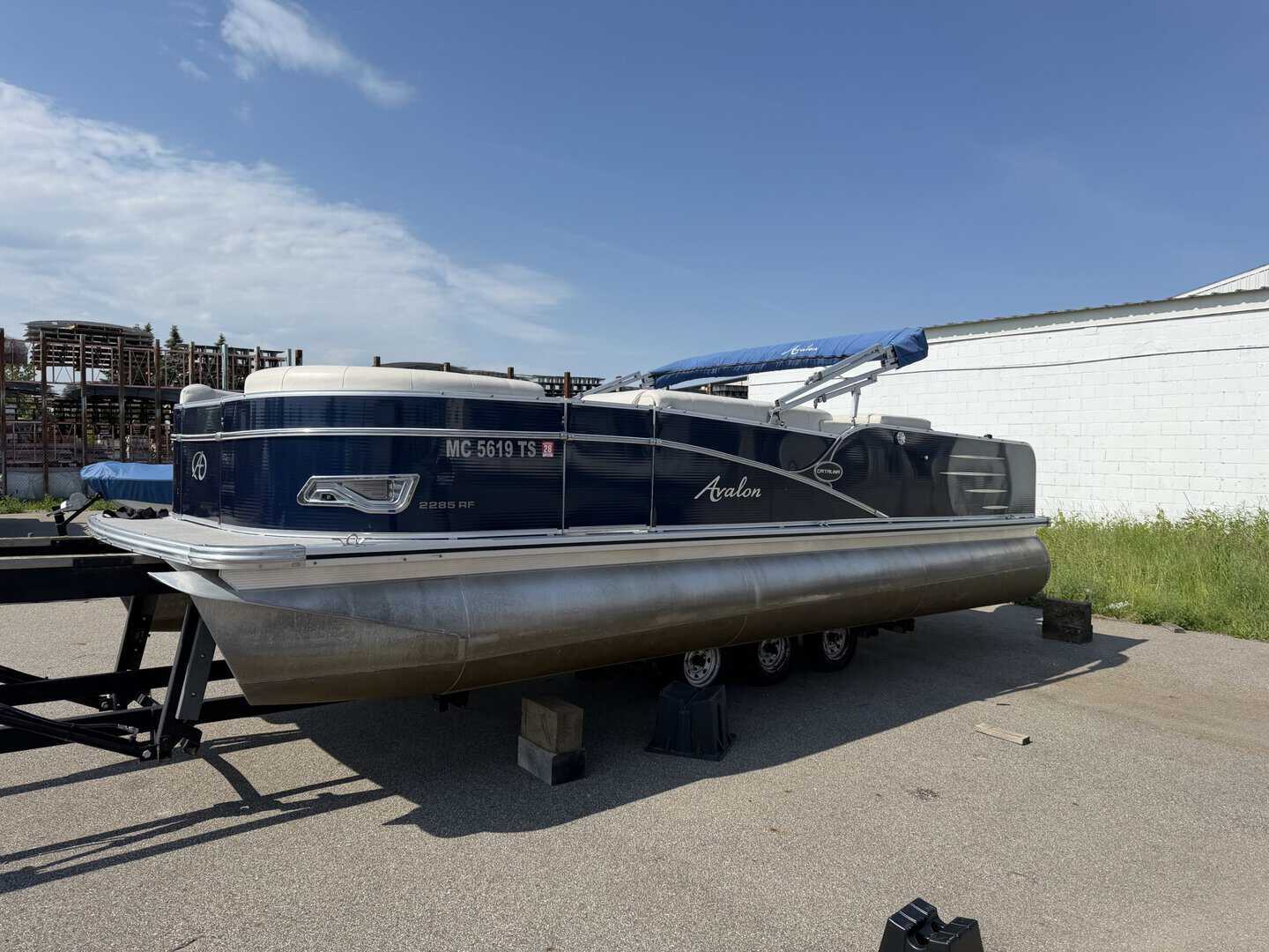 2014 Avalon 2285RF in muskegon MI