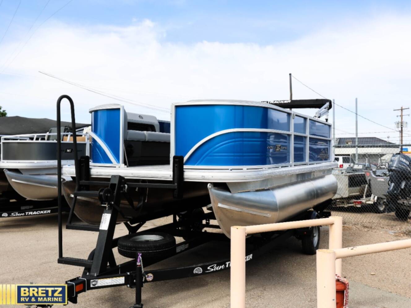 A photo of this 2026 Sun Tracker Party Barge 16 DLX
