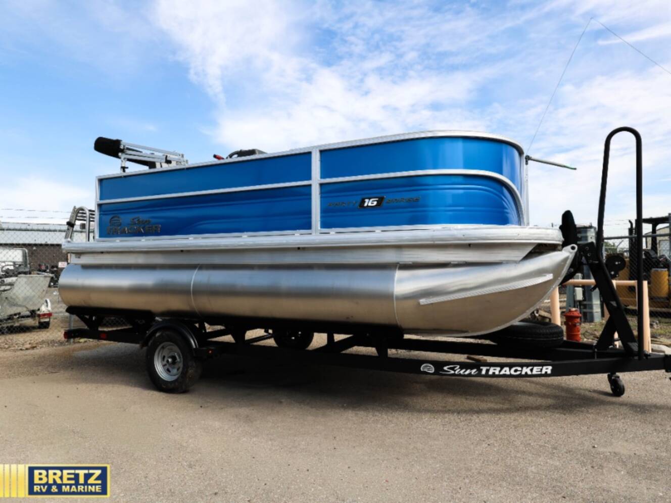 A photo of this 2026 Sun Tracker Party Barge 16 DLX