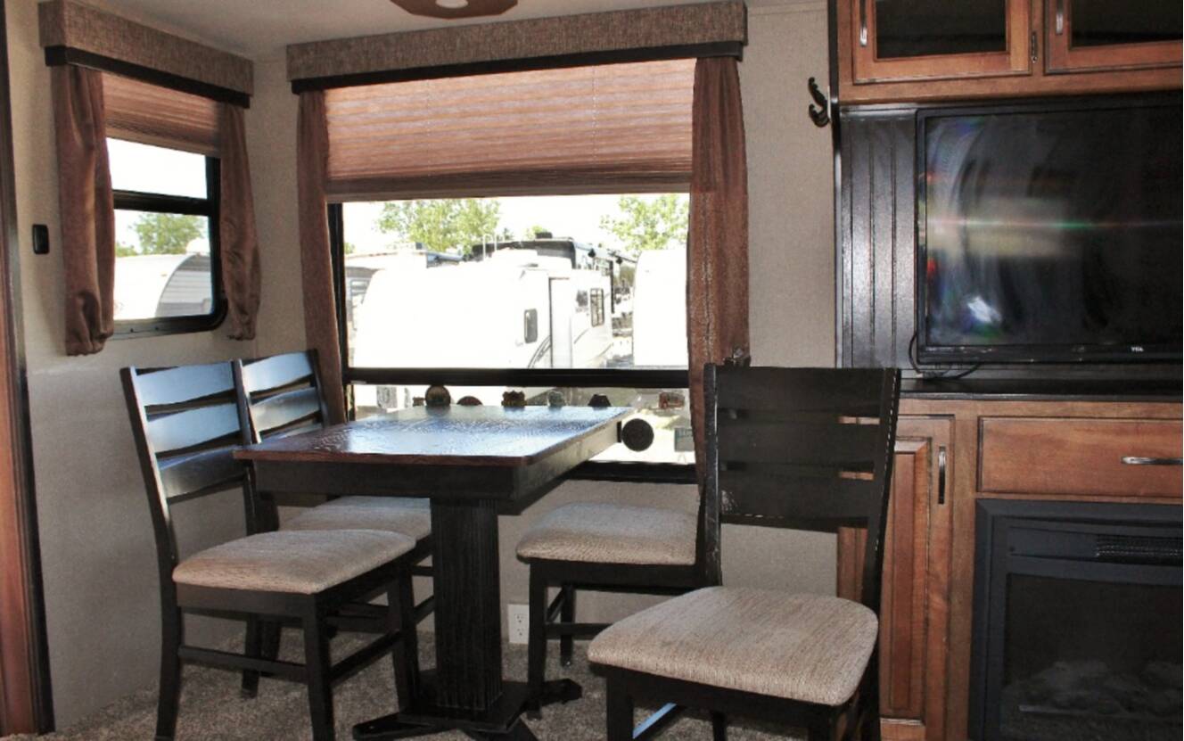 A photo of this 2016 Grand Design Reflection 318RST
