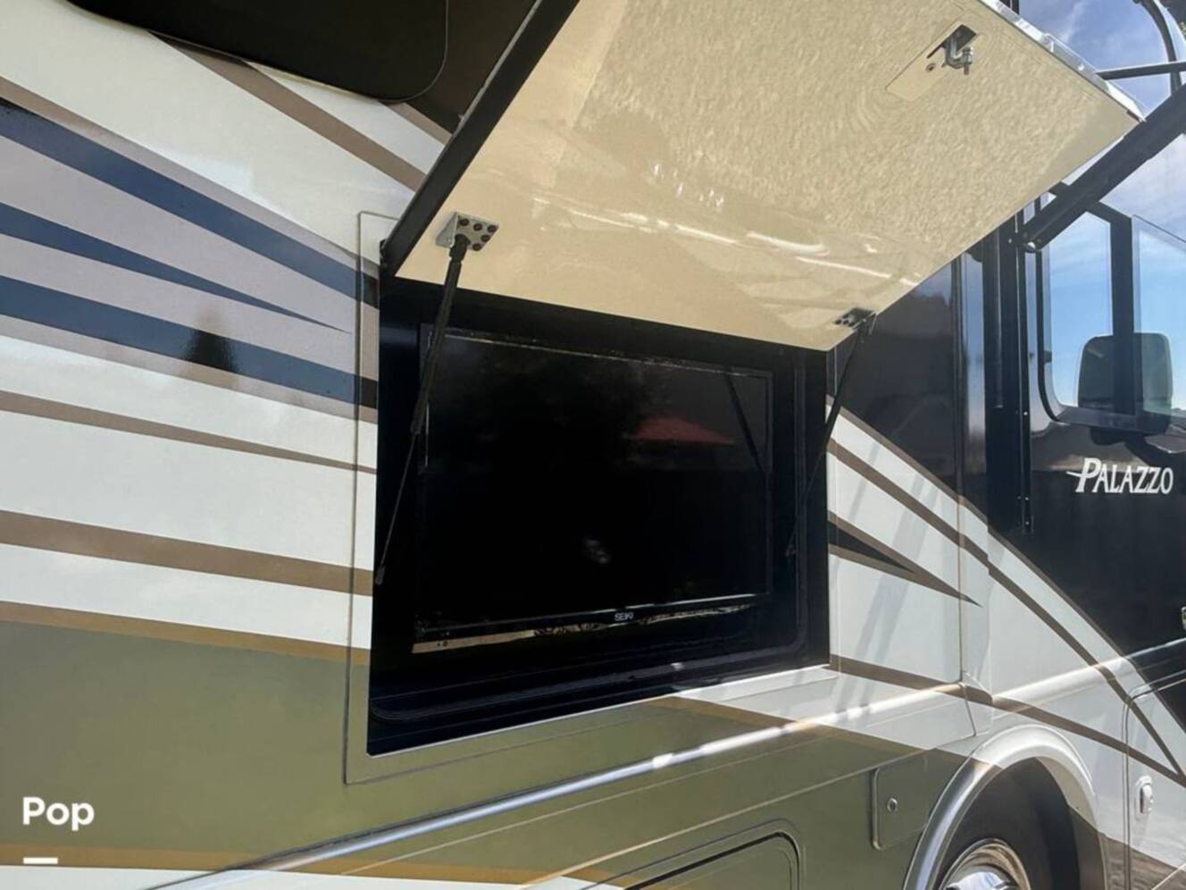 A photo of this 2017 Thor Motor Coach Palazzo 33.4