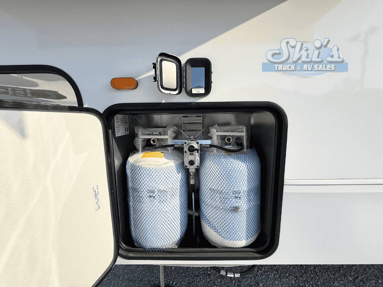 A photo of this 2026 Kz Rv Durango Gold G393MKF