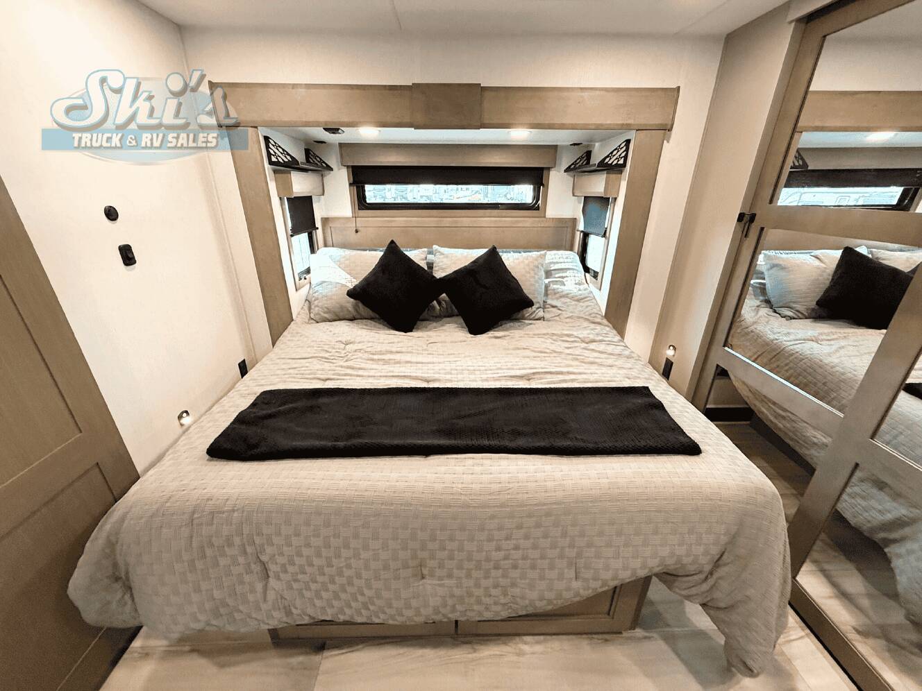 A photo of this 2026 Kz Rv Durango Gold G393MKF