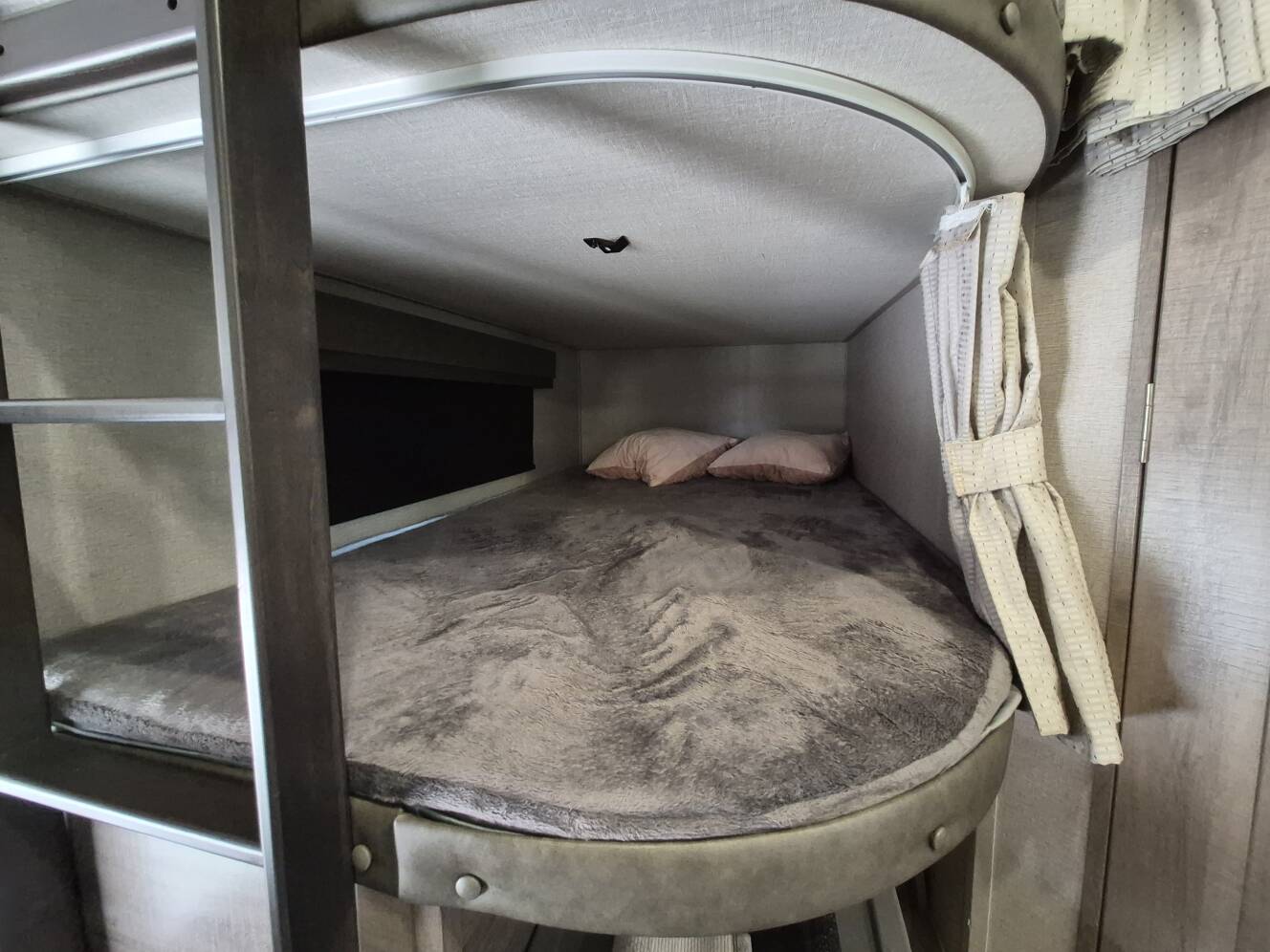 A photo of this 2023 Grand Design IMAGINE 2800BH