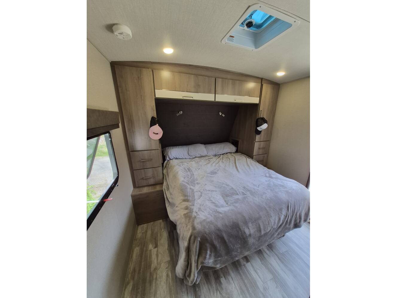 A photo of this 2023 Grand Design IMAGINE 2800BH