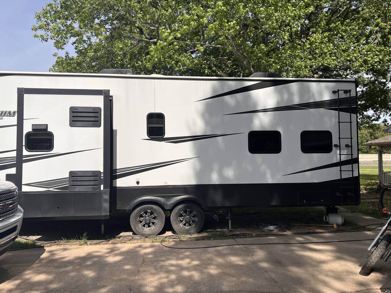 A photo of this 2020 Grand Design MOMENTUM G-CLASS 350G