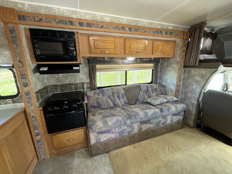 2006 COACHMEN FREELANDER 3100SO