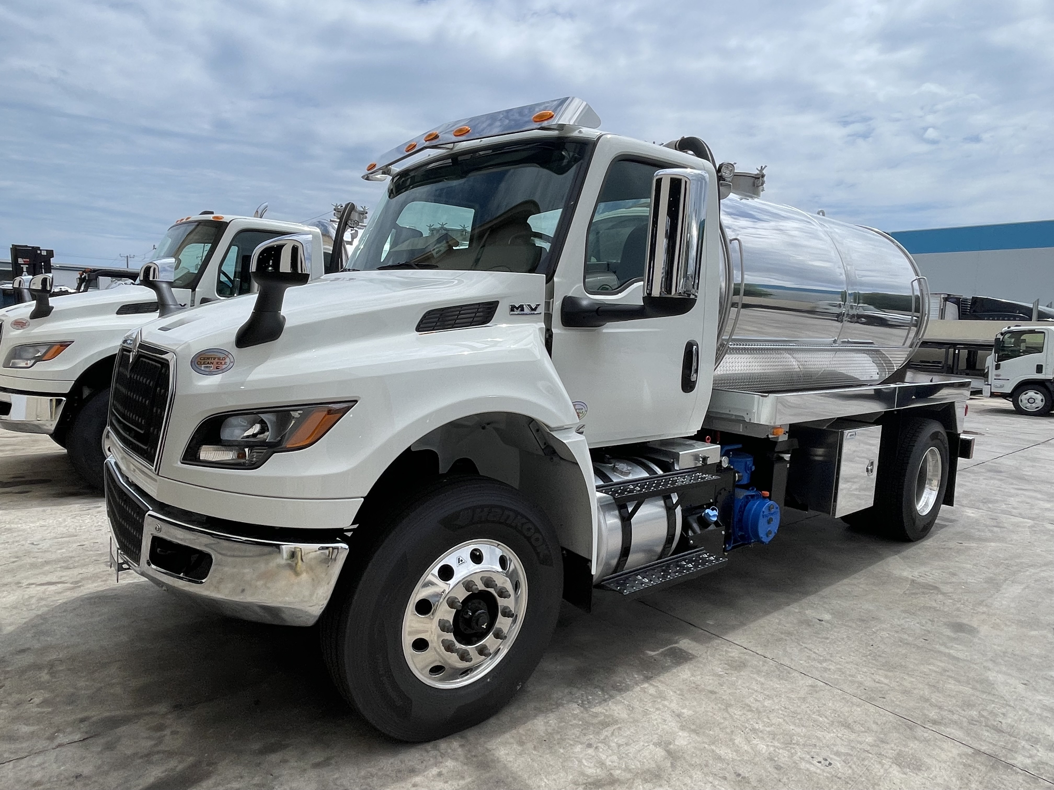2027 INTERNATIONAL MV607 in Miami, FL