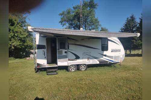 2015 Lance 1995 Travel Trailer in cement city MI