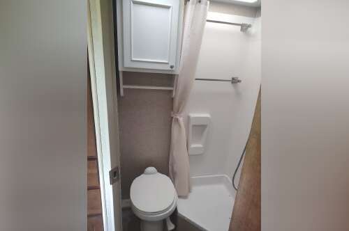 2015 Lance 1995 Travel Trailer in cement city MI