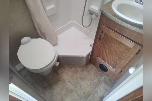 2015 Lance 1995 Travel Trailer in cement city MI