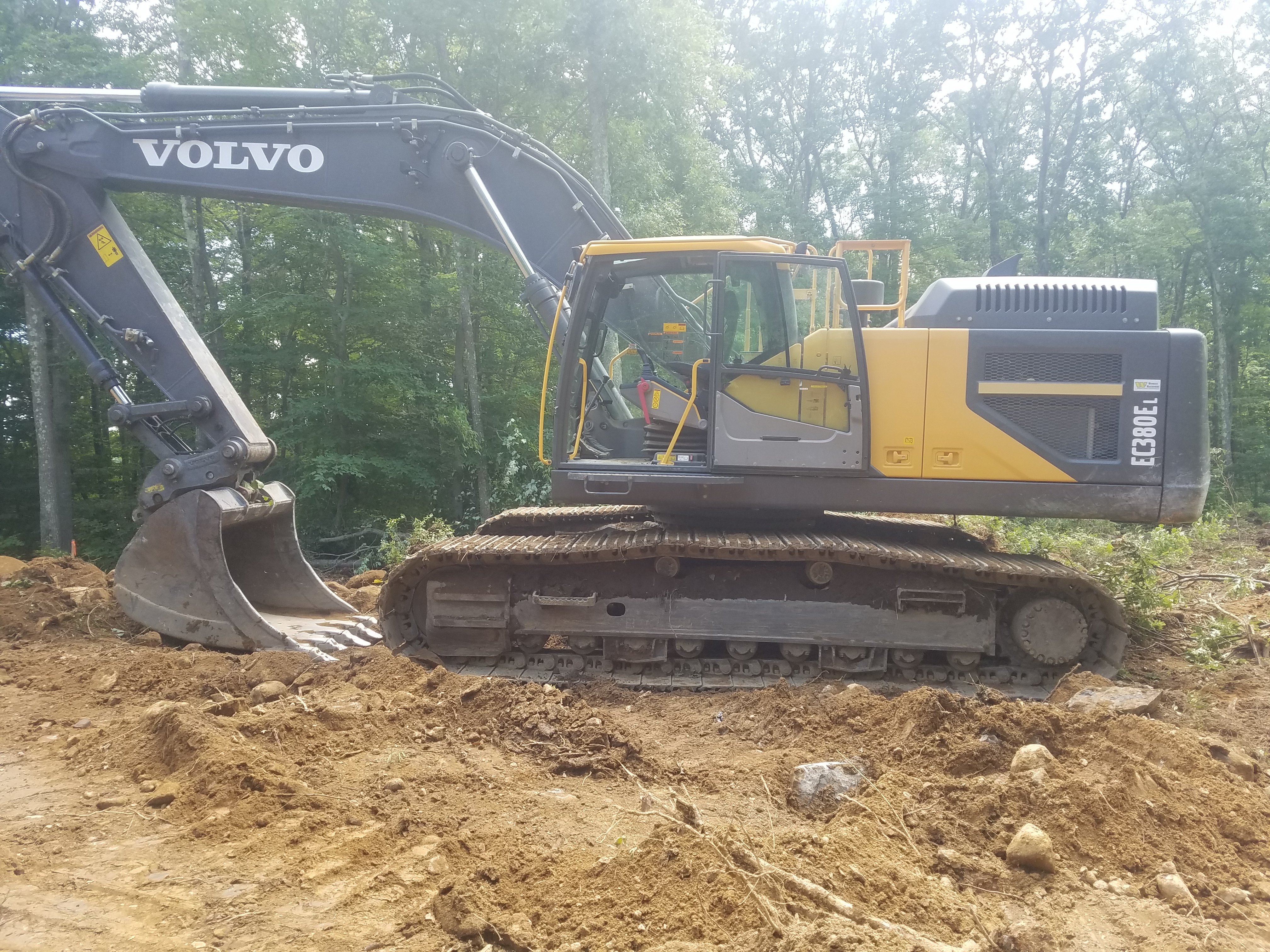 2015 VOLVO EC380EL in Rehoboth, MA