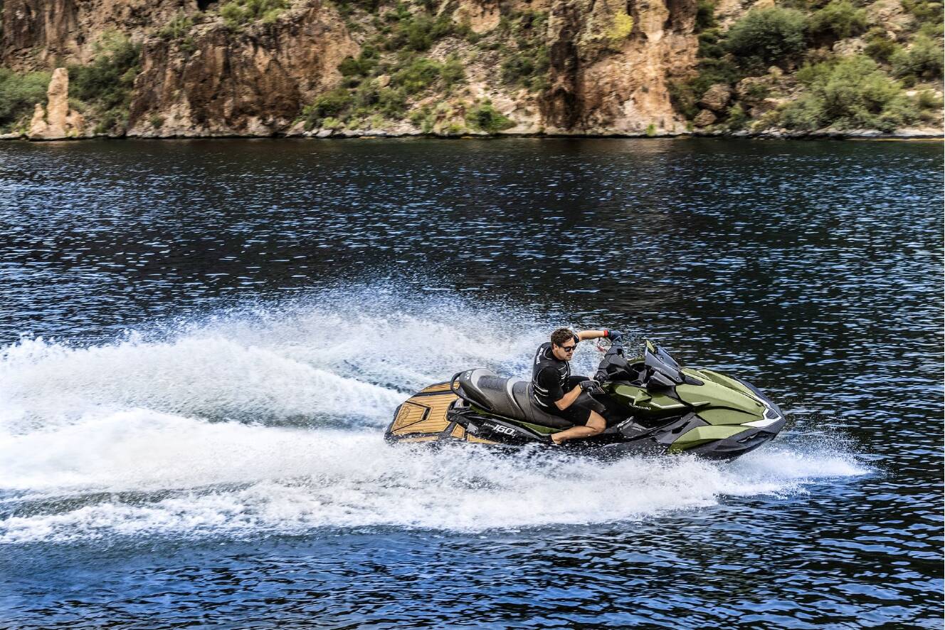A photo of this 2025 Kawasaki ULTRA 160 LX