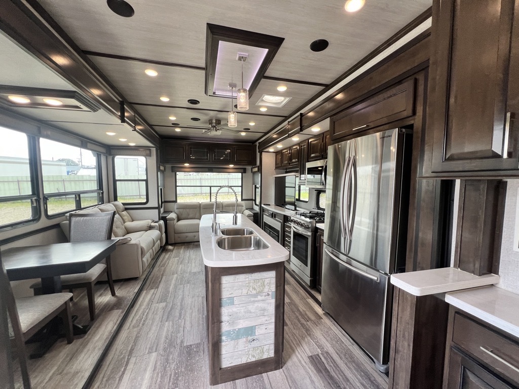 2021 Dutchmen Yukon 400RL in kennedale TX