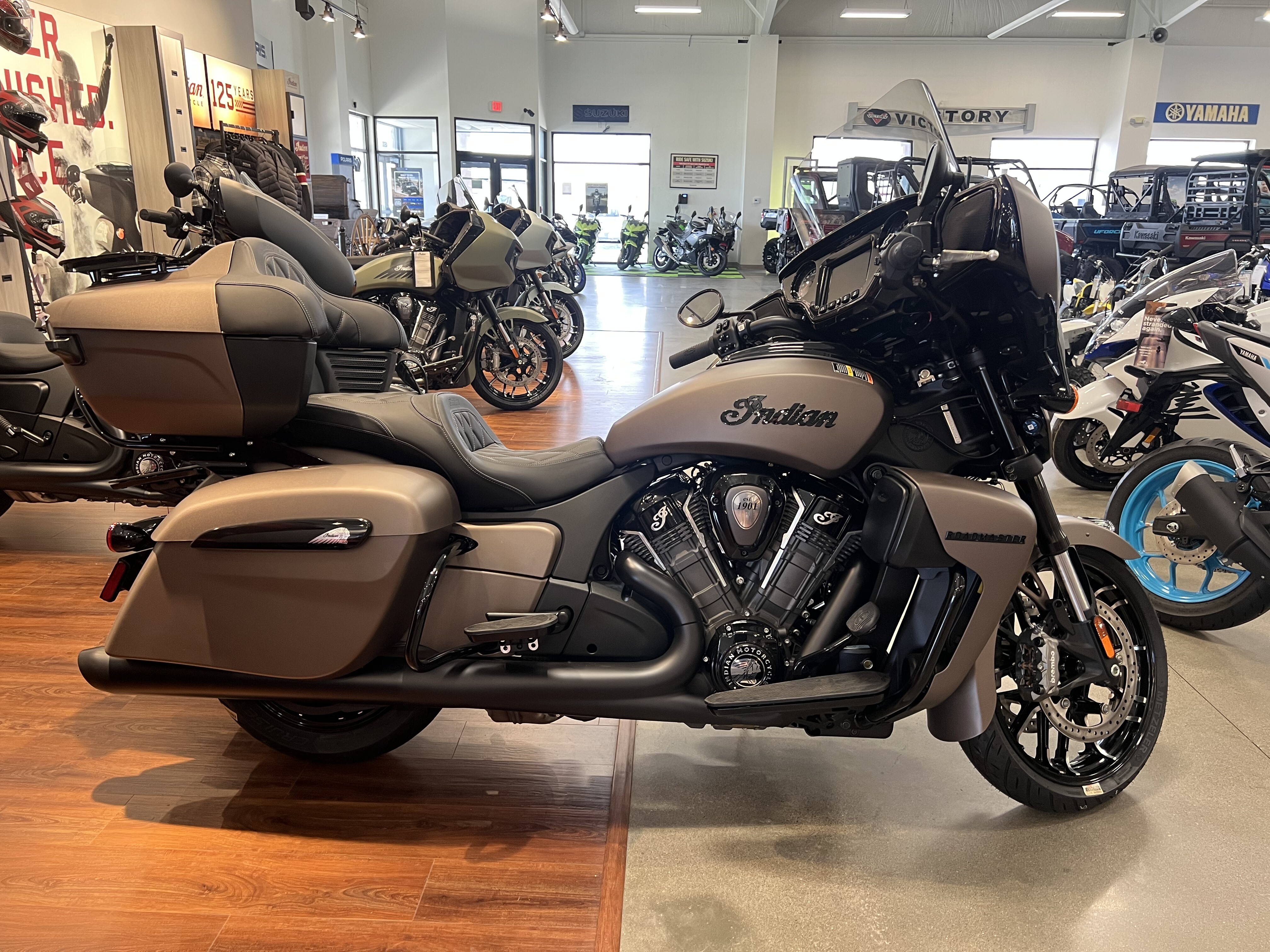 2025 Indian Motorcycle Roadmaster® PowerPlus Dark Horse® DARK HORSE in Bettendorf, IA