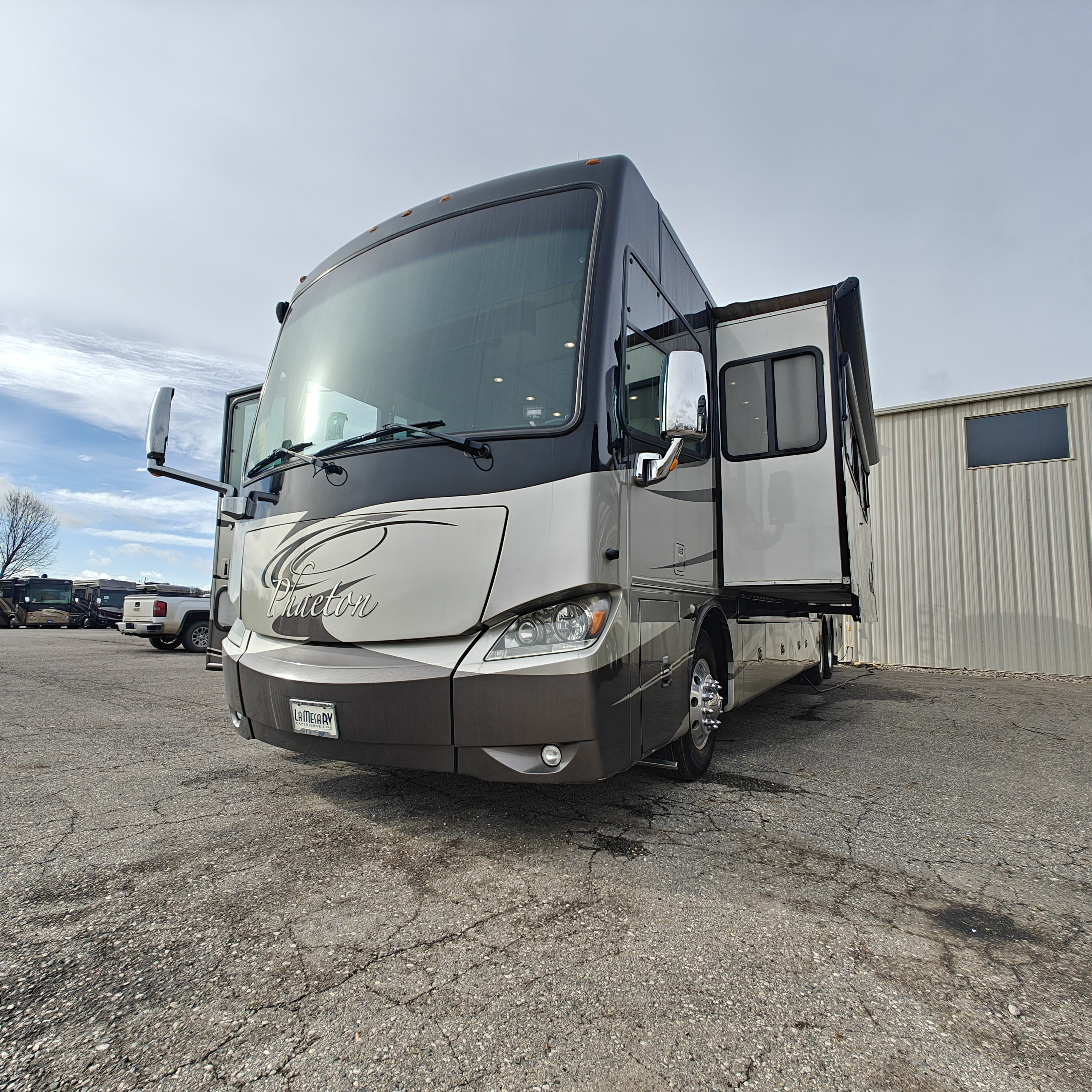2011 Tiffin Motorhomes PHAETON 37 IH in saint paul MN