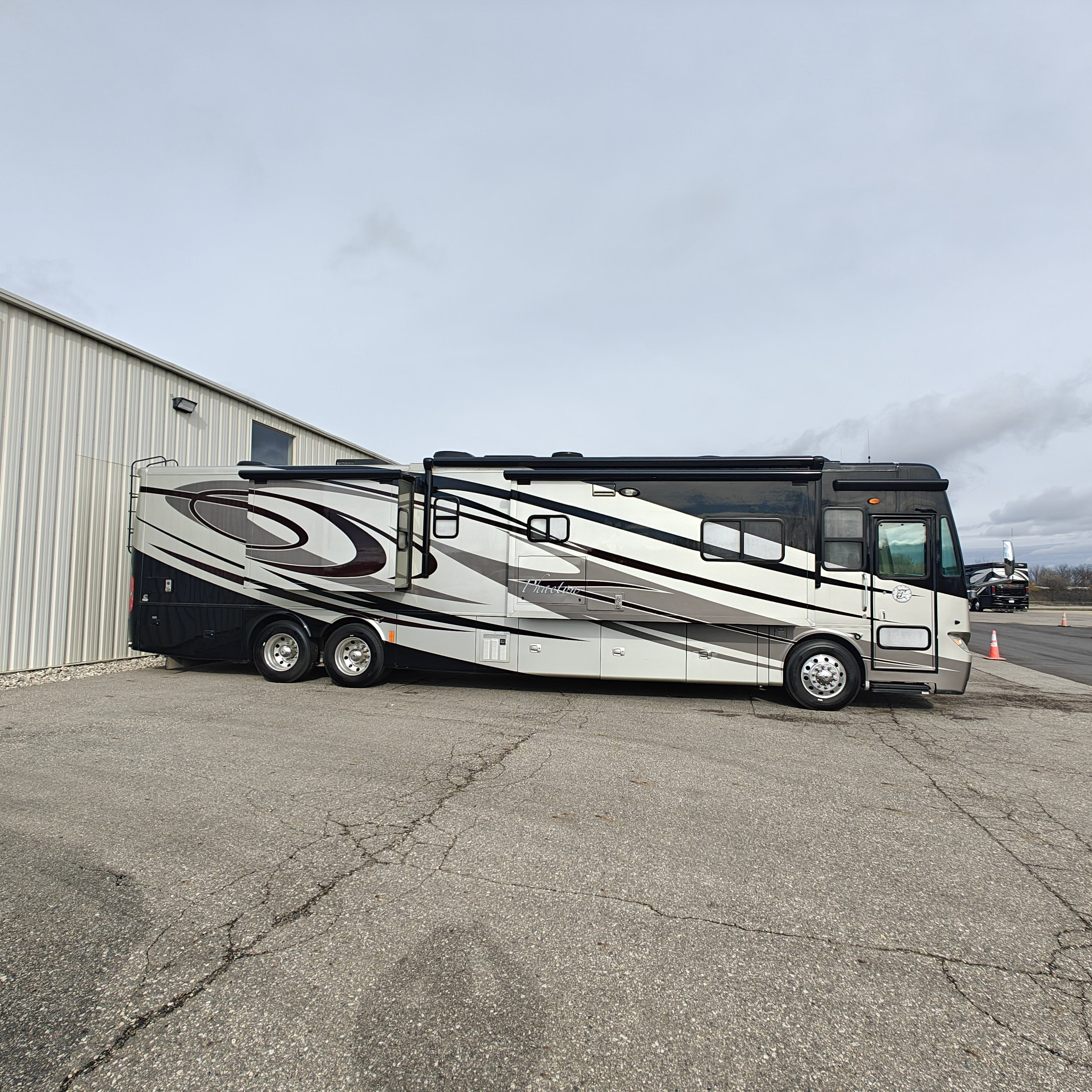 2011 Tiffin Motorhomes PHAETON 37 IH in saint paul MN