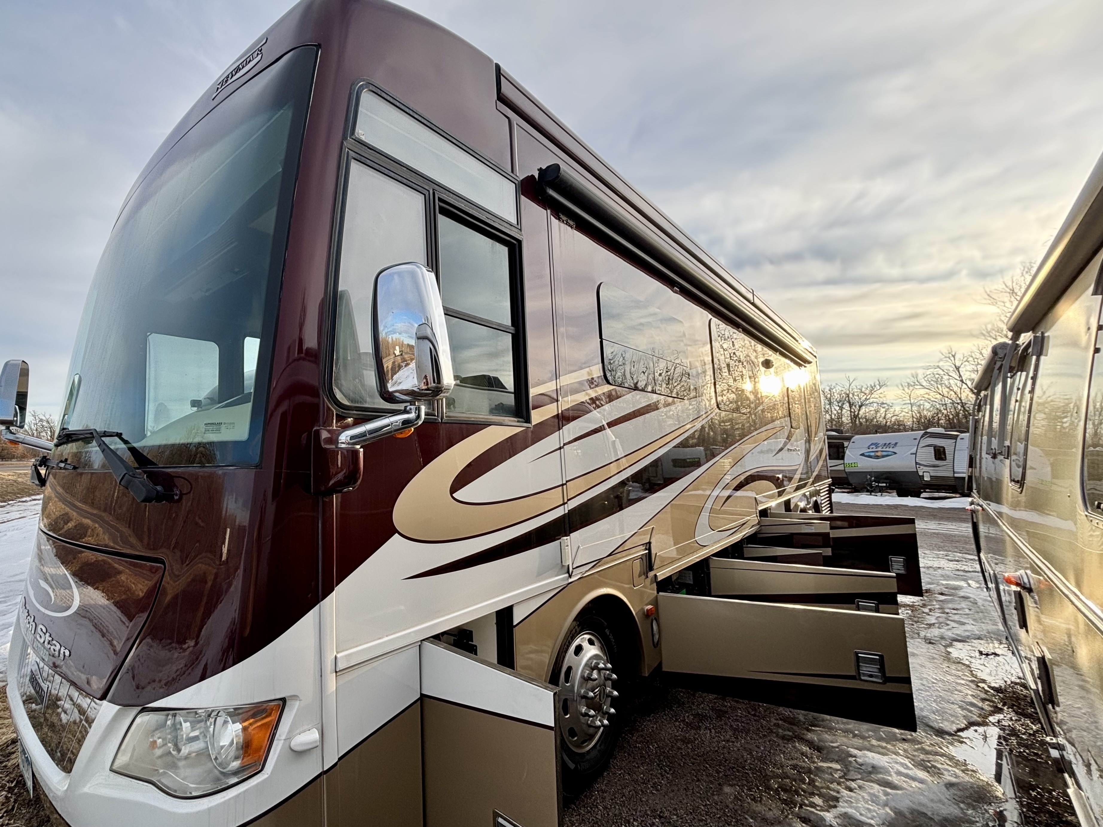 2016 Newmar DUTCH STAR 4018 in rockville MN