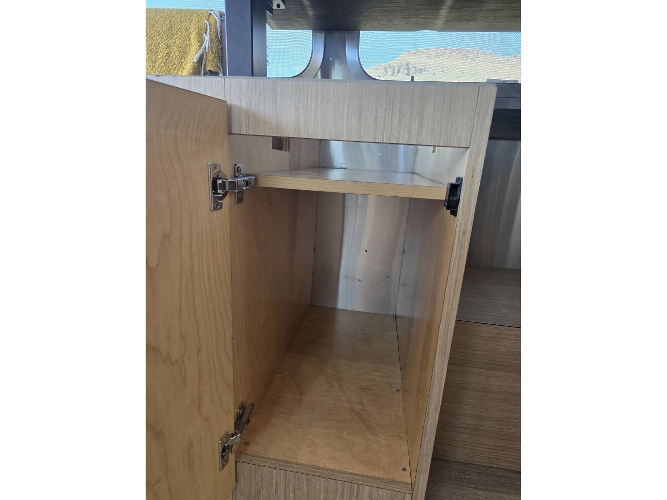 A photo of this 2017 Airstream FLYING CLOUD 27FB QUEEN