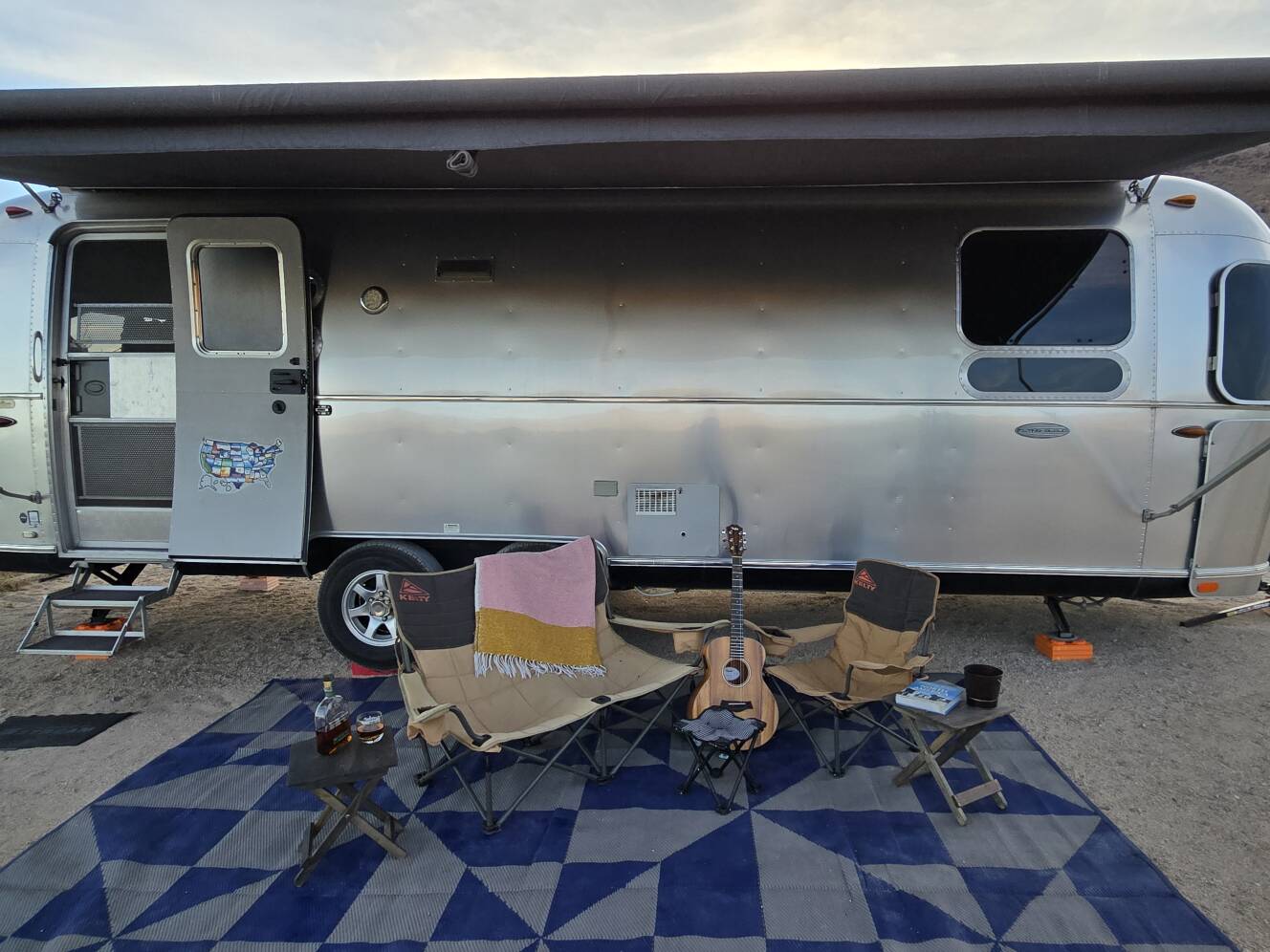 A photo of this 2017 Airstream FLYING CLOUD 27FB QUEEN