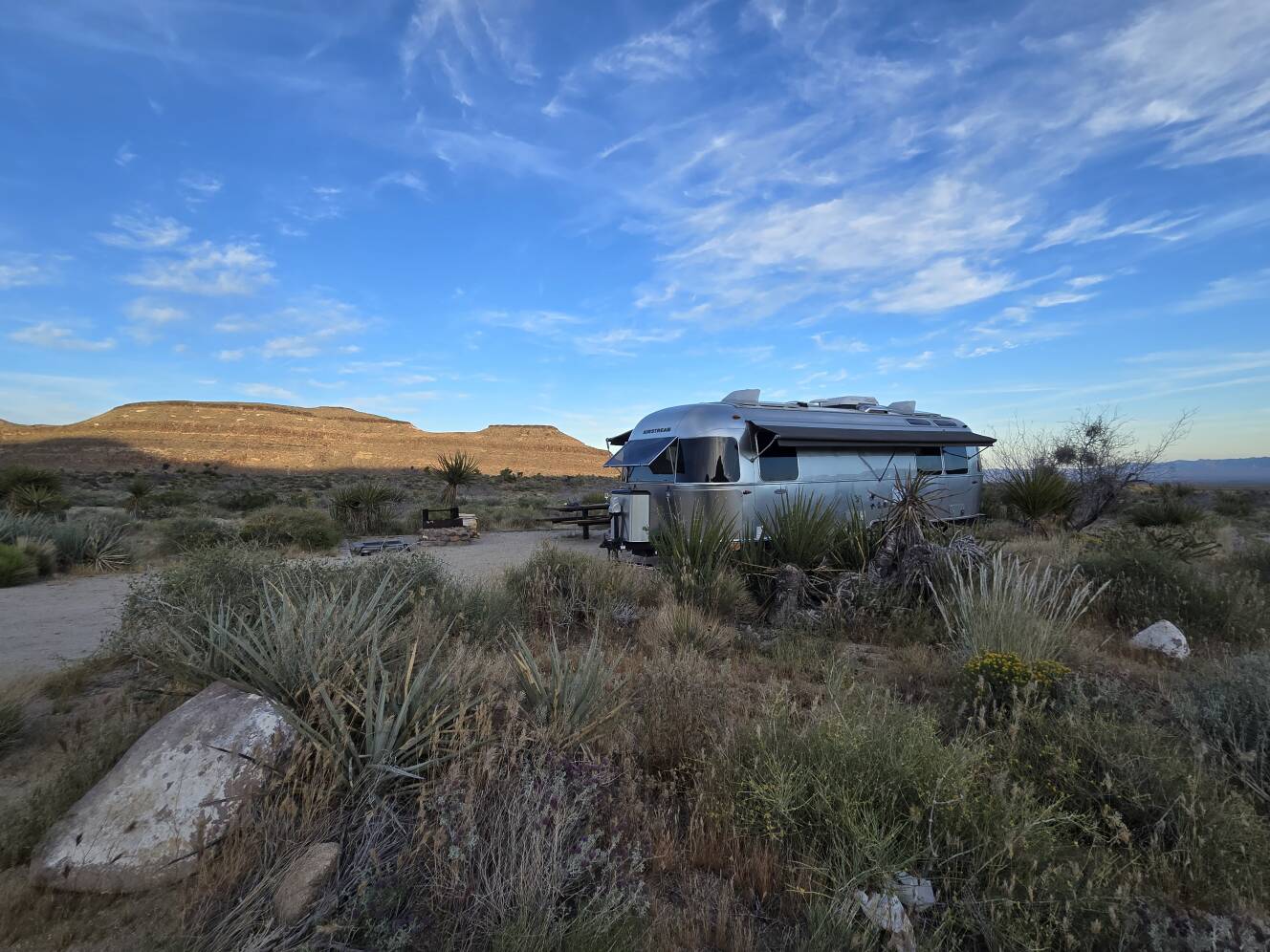A photo of this 2017 Airstream FLYING CLOUD 27FB QUEEN