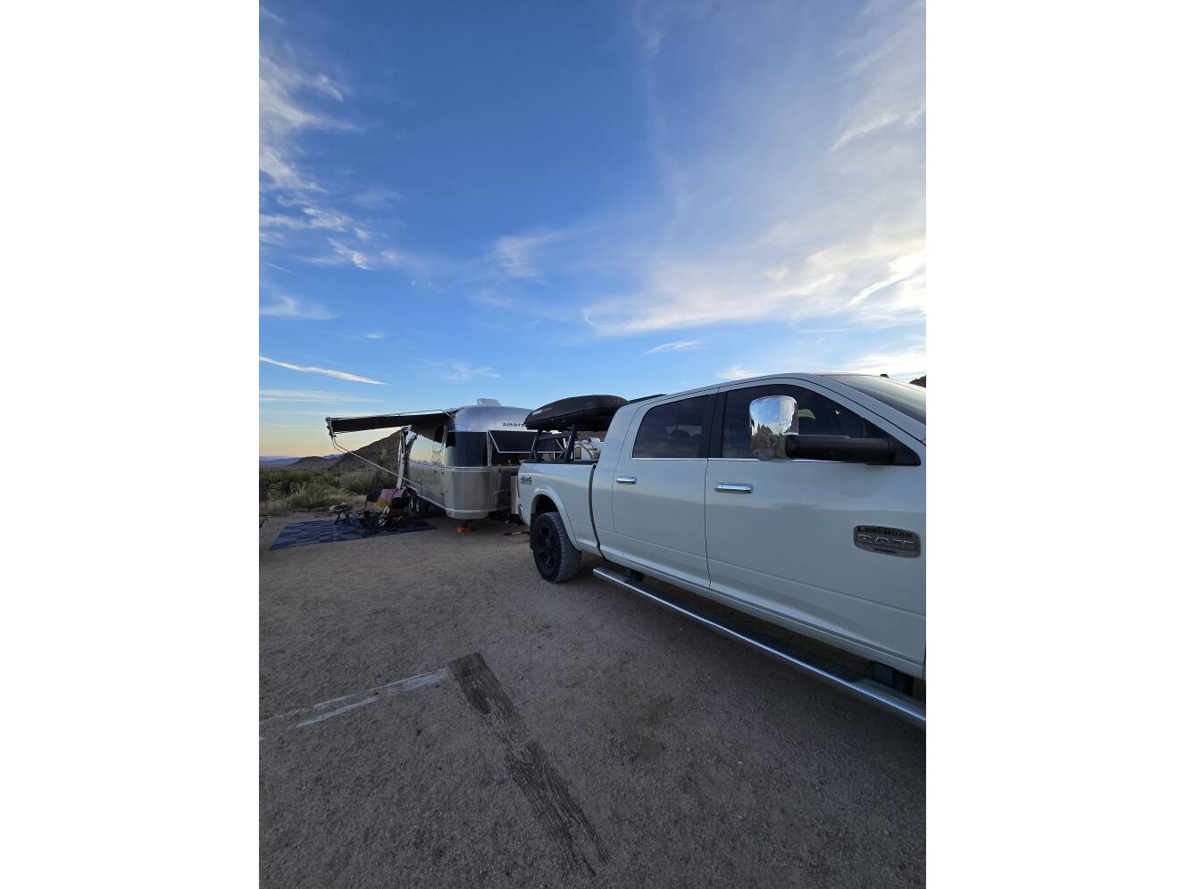 A photo of this 2017 Airstream FLYING CLOUD 27FB QUEEN