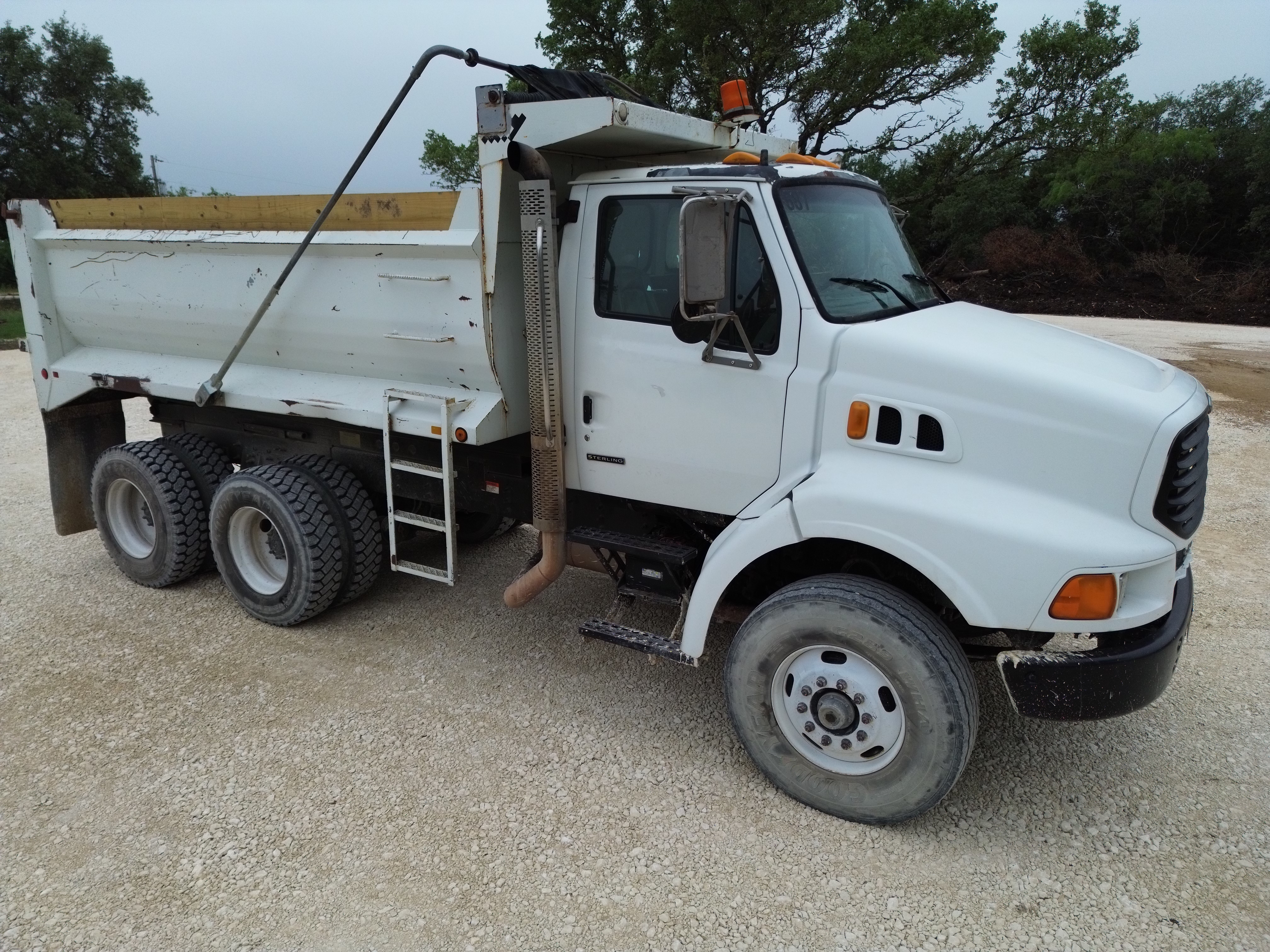 2003 STERLING I9500 Dump Truck in Whitney, TX