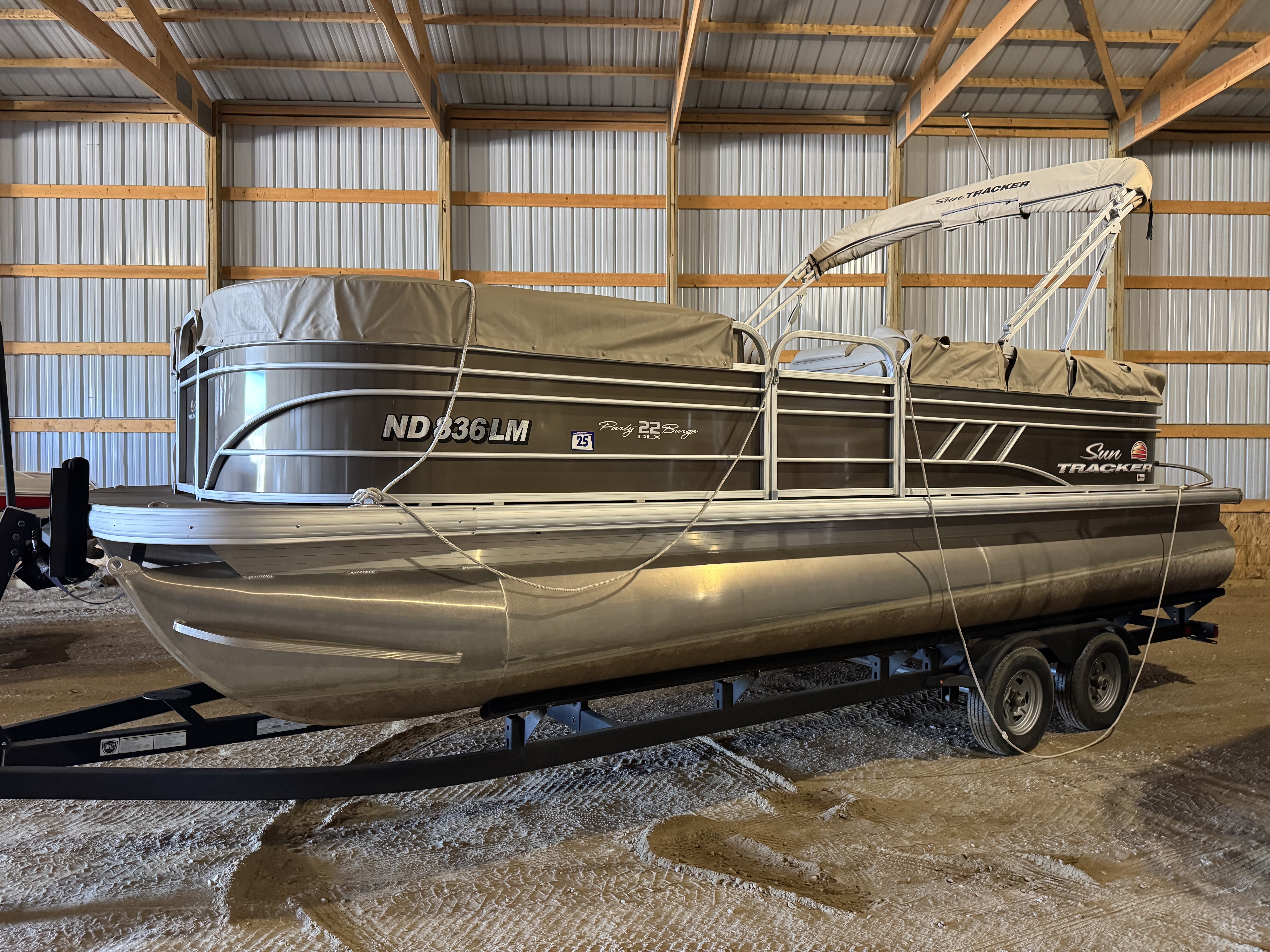 2021 Sun Tracker Party Barge 22' Other boat