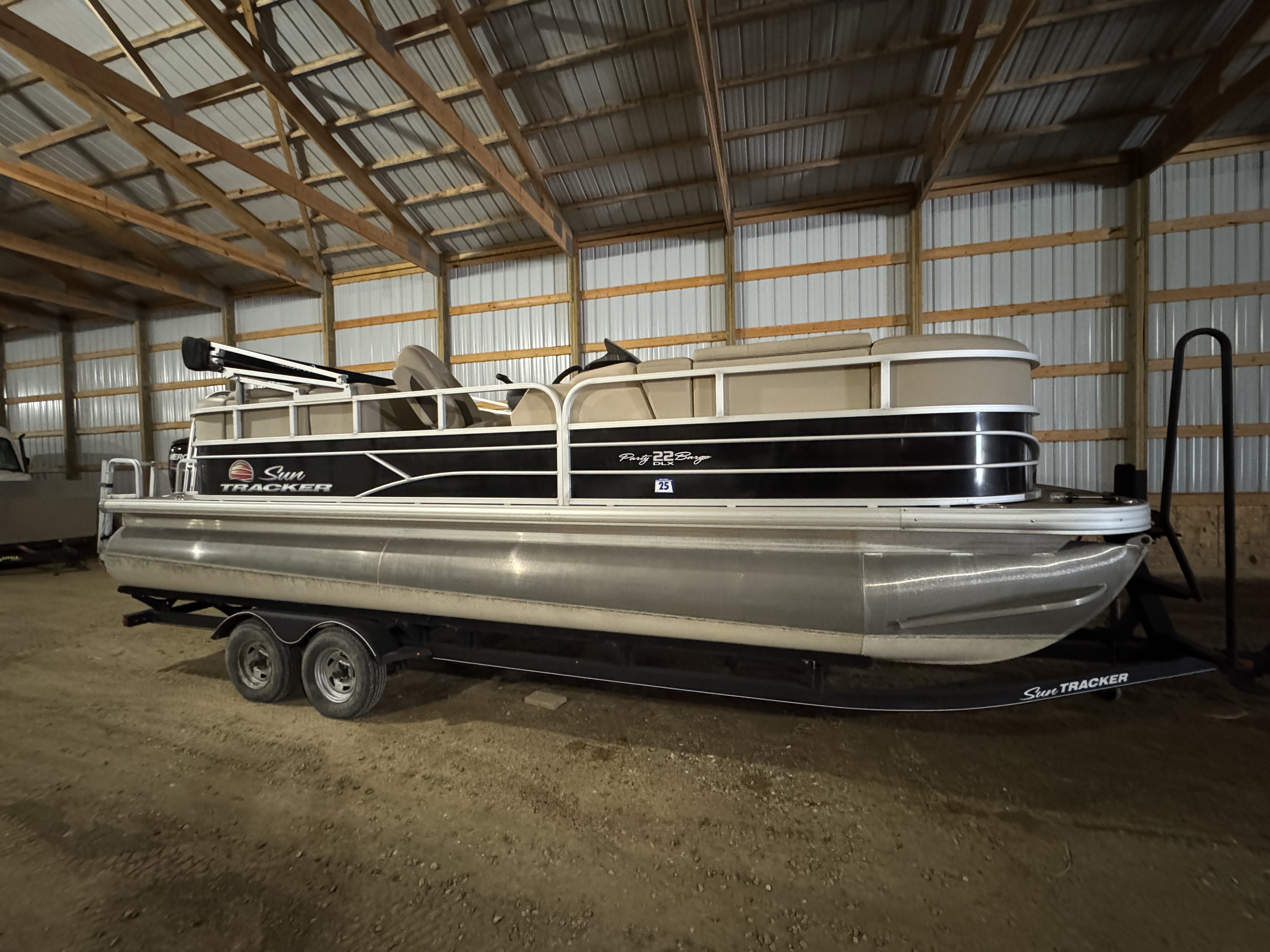 2019 Sun Tracker Party Barge 22' 22 RF XP3 in devils lake ND