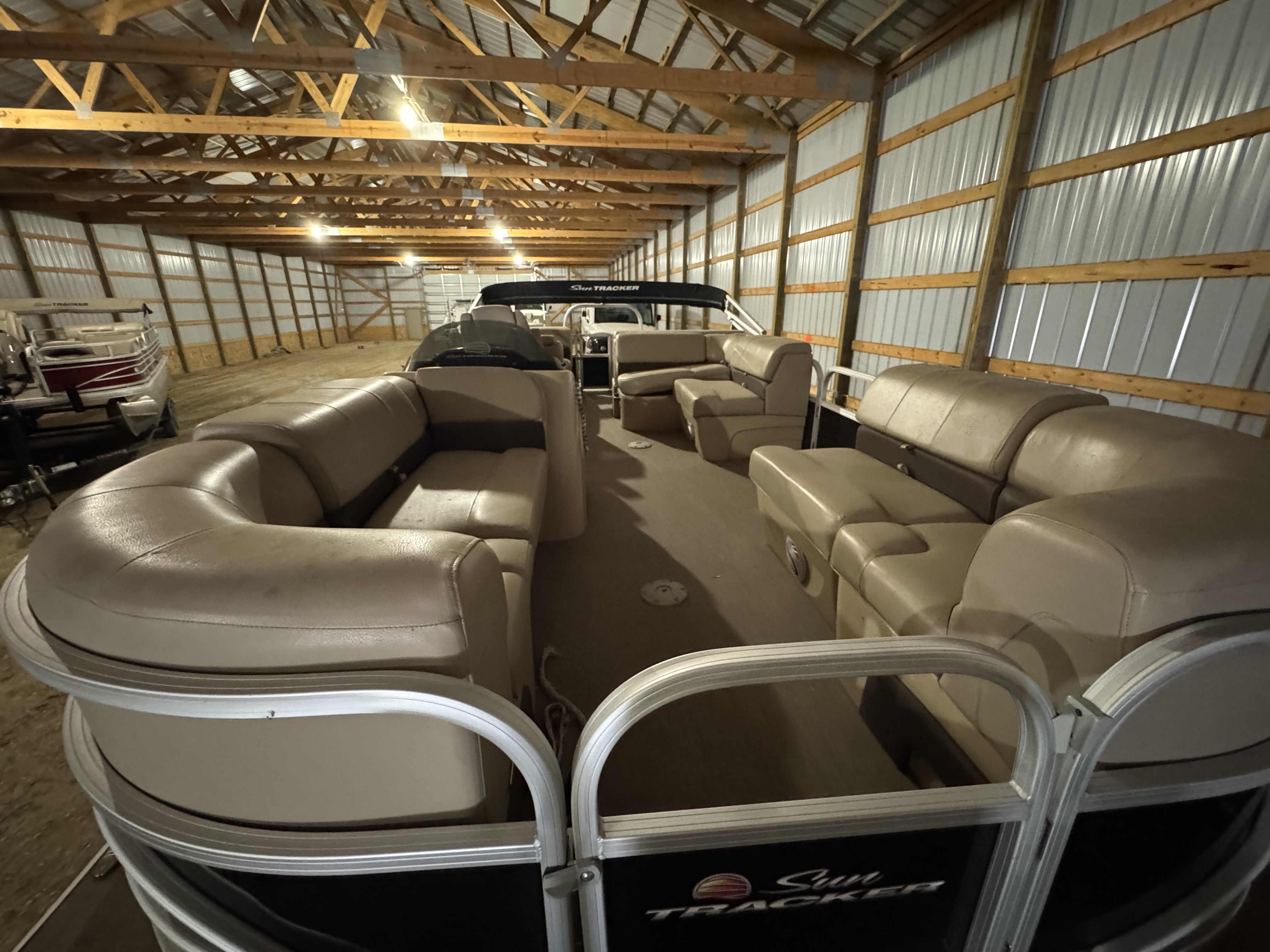 2019 Sun Tracker Party Barge 22' 22 RF XP3 in devils lake ND