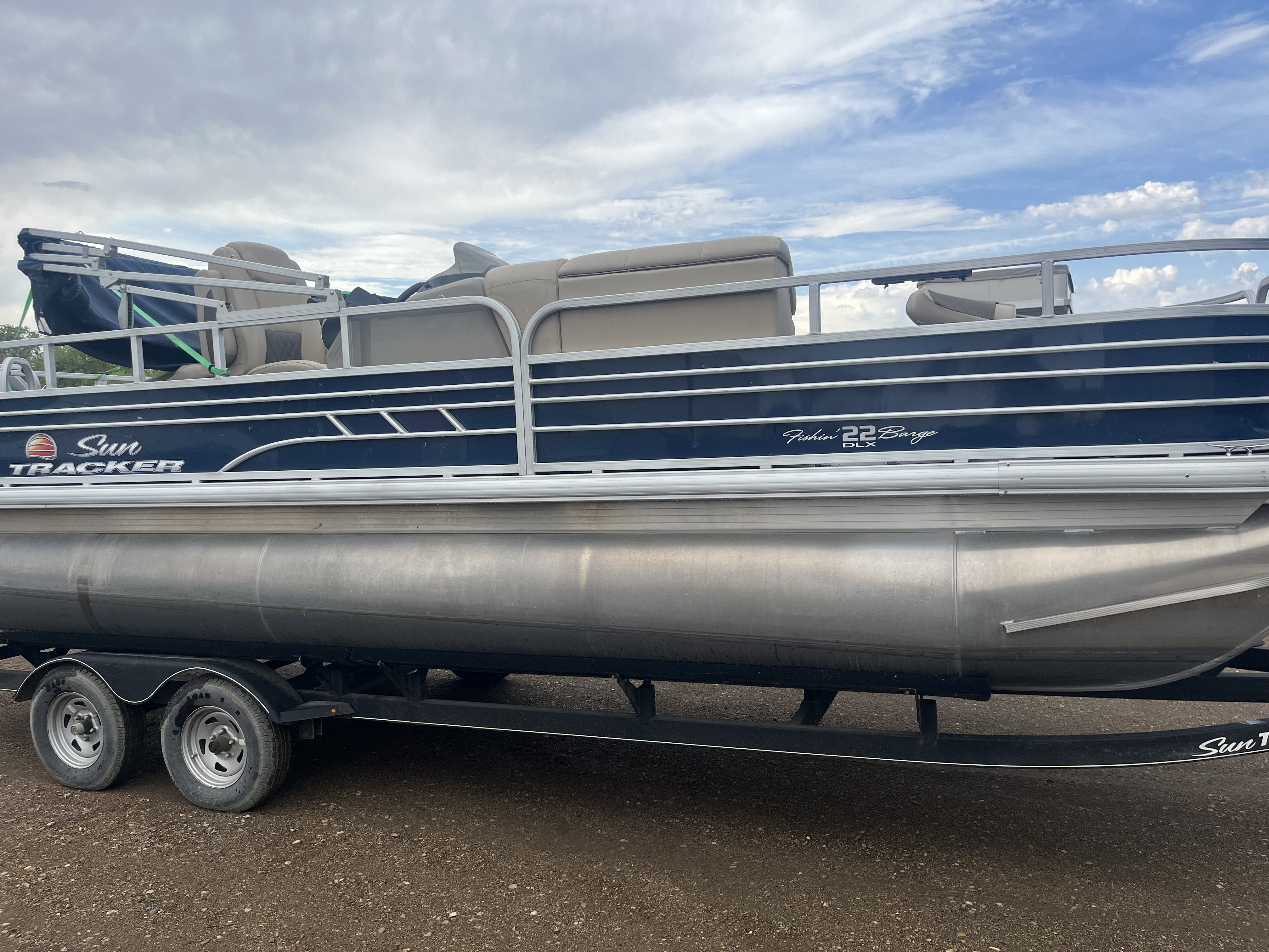 2021 Sun Tracker fishin barge 22 DLX in devils lake ND