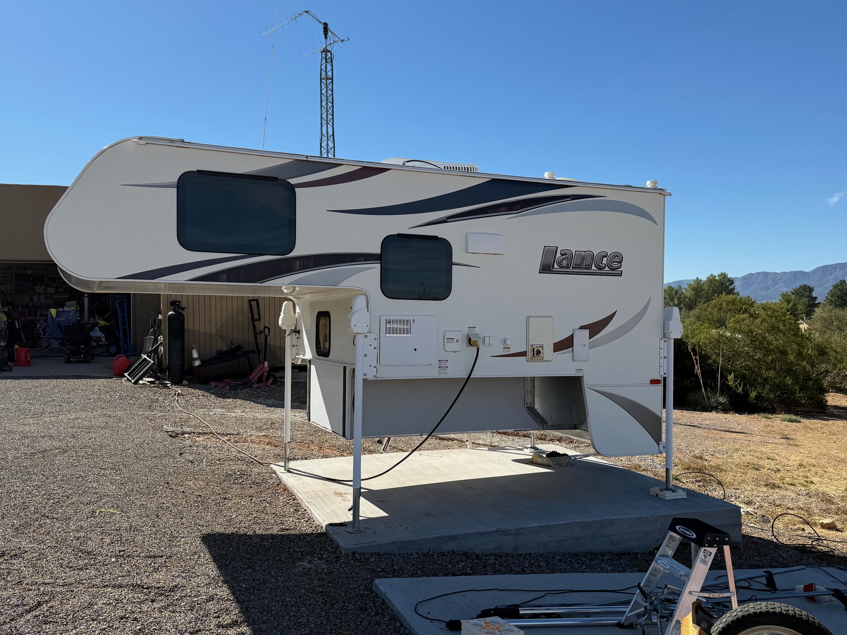 2016 Lance 865 Truck Camper in cornville AZ