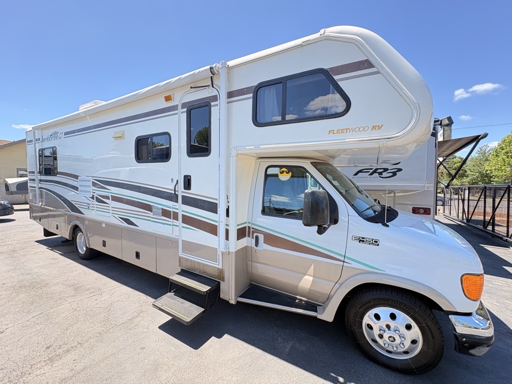 2004 Fleetwood jamborre Gt 31w RV