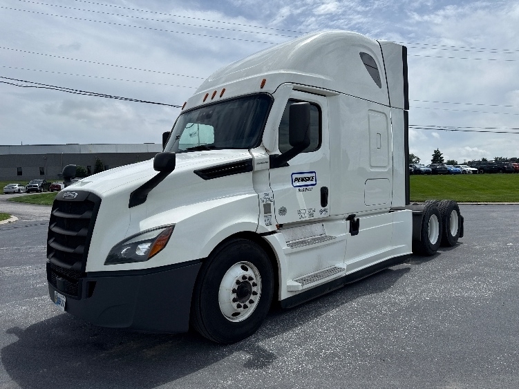 2020 FREIGHTLINER CASCADIA 126 in York, PA