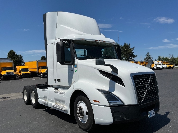 2020 VOLVO VNL64T300 in Portland, OR