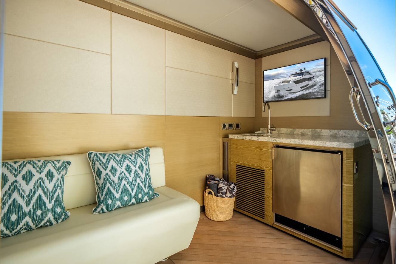 A photo of this 2023 Ocean Alexander 27R