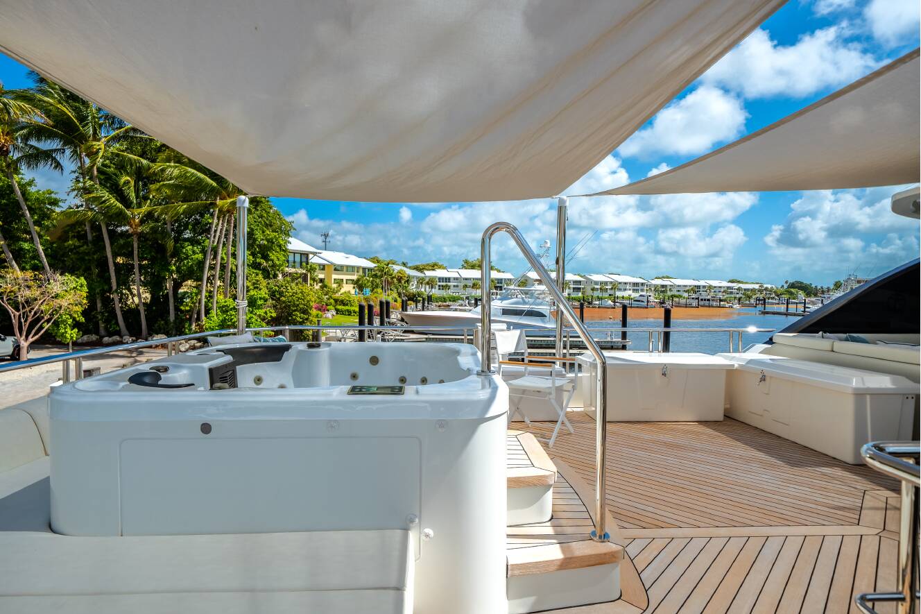 A photo of this 2023 Ocean Alexander 27R