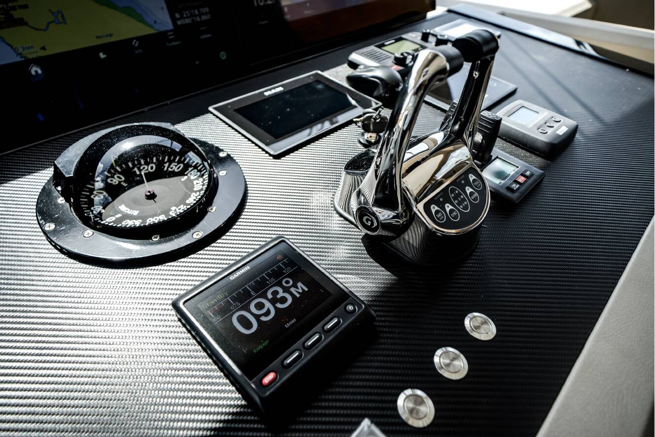 A photo of this 2023 Ocean Alexander 27R