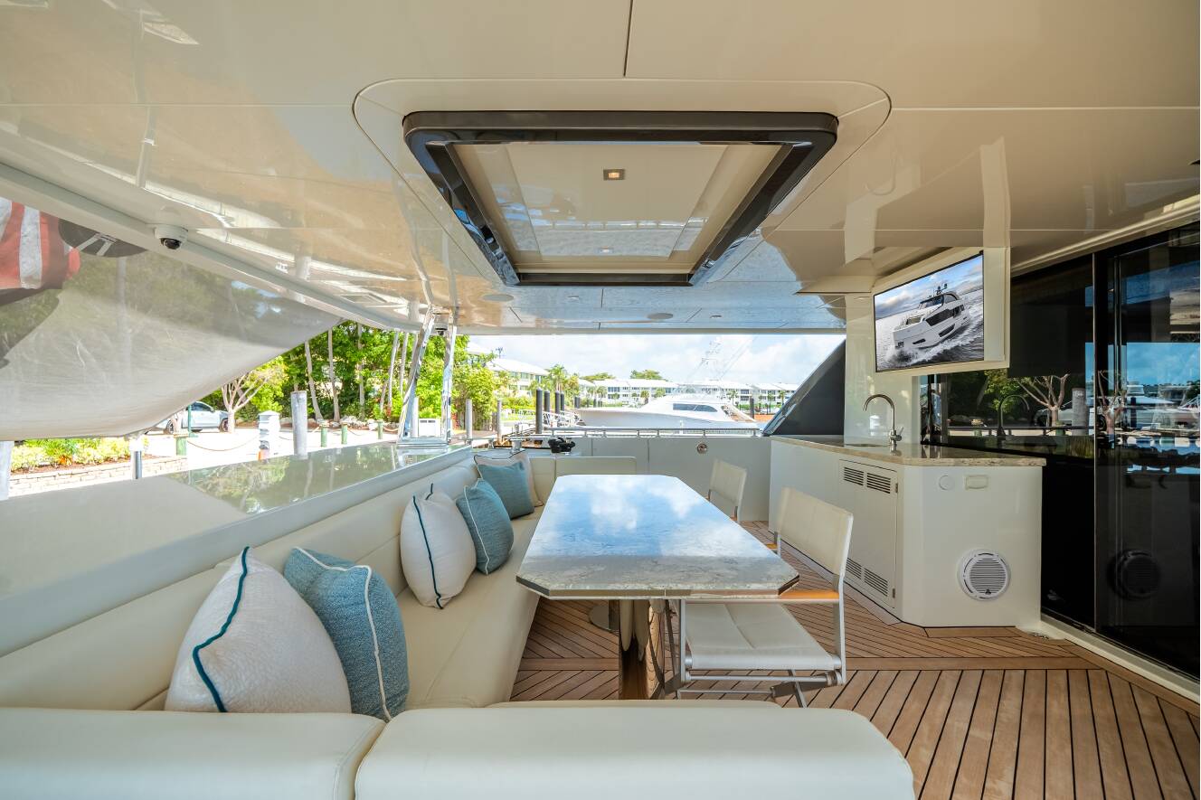 A photo of this 2023 Ocean Alexander 27R
