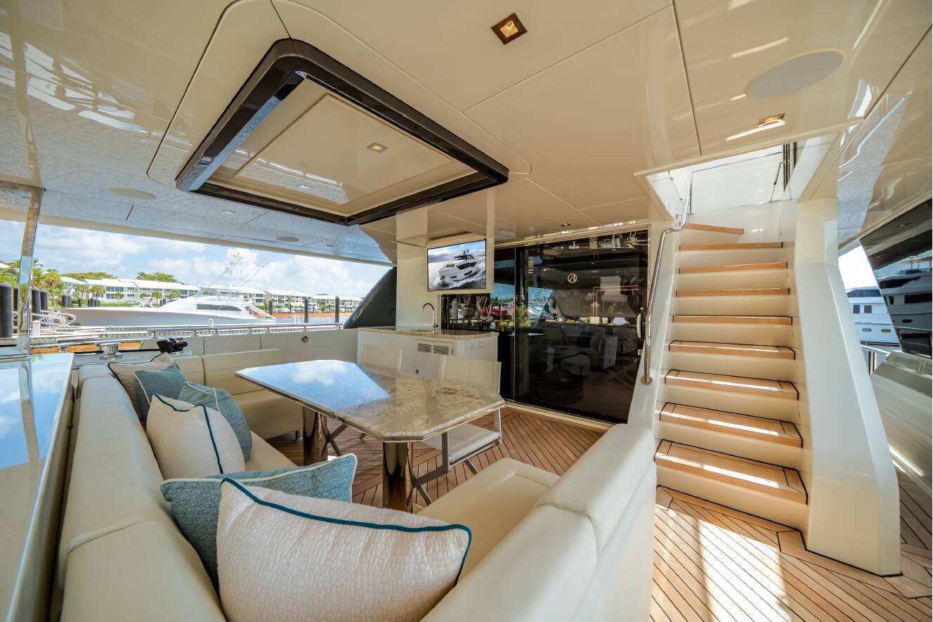 A photo of this 2023 Ocean Alexander 27R