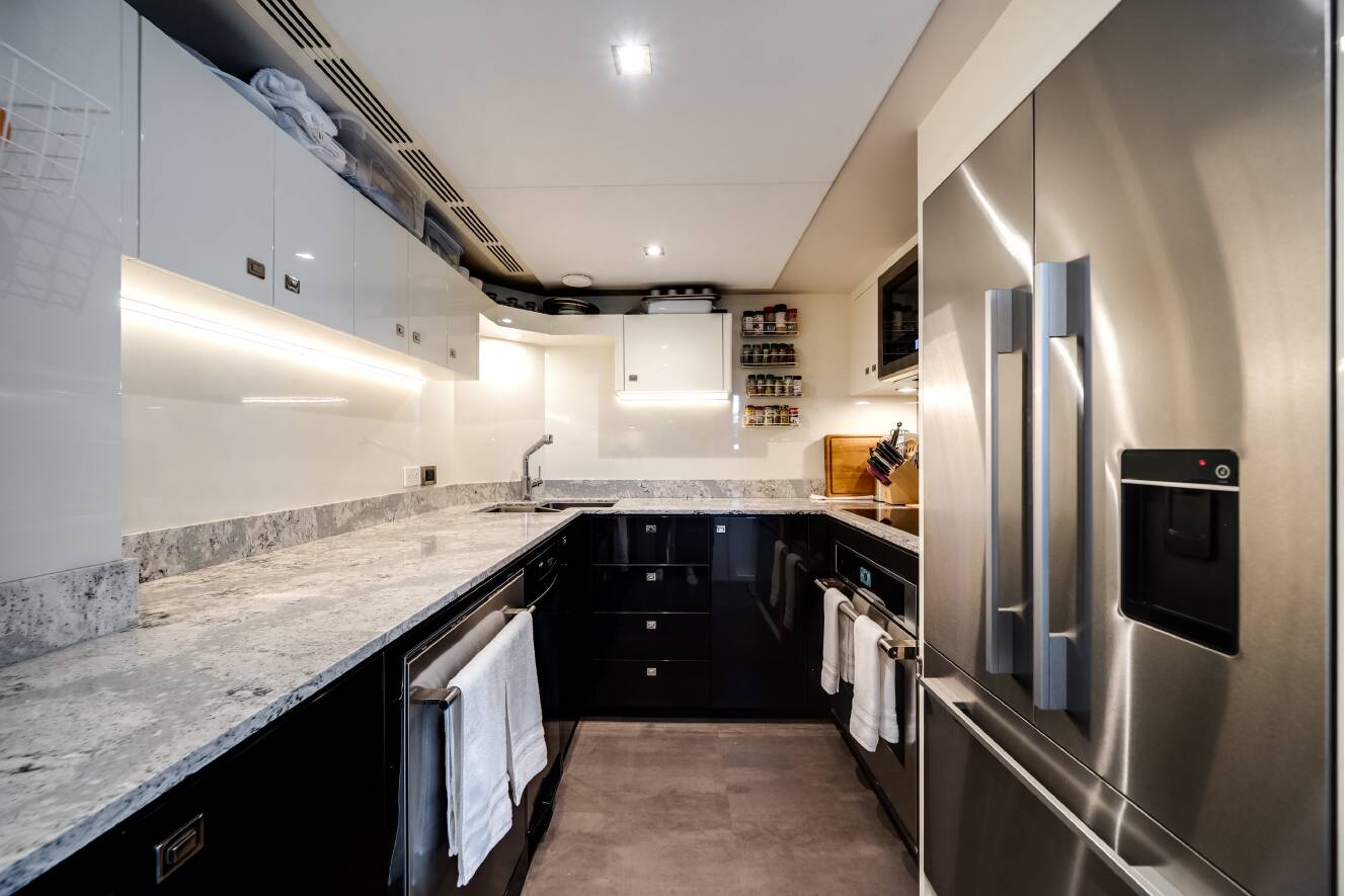 A photo of this 2023 Ocean Alexander 27R
